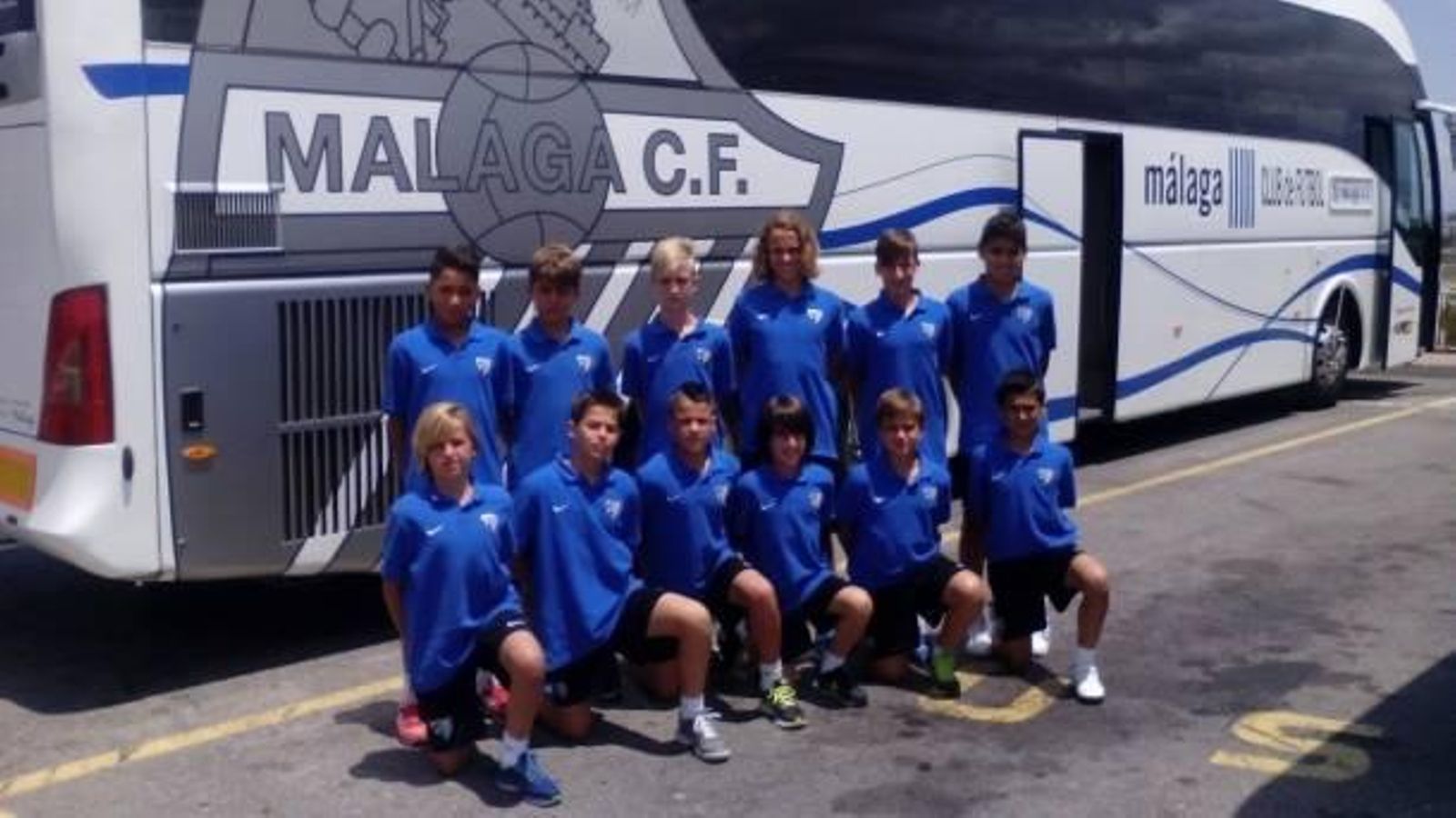 Equipo de LaLiga Promises, con Recio tercero por la derecha, en 2015.