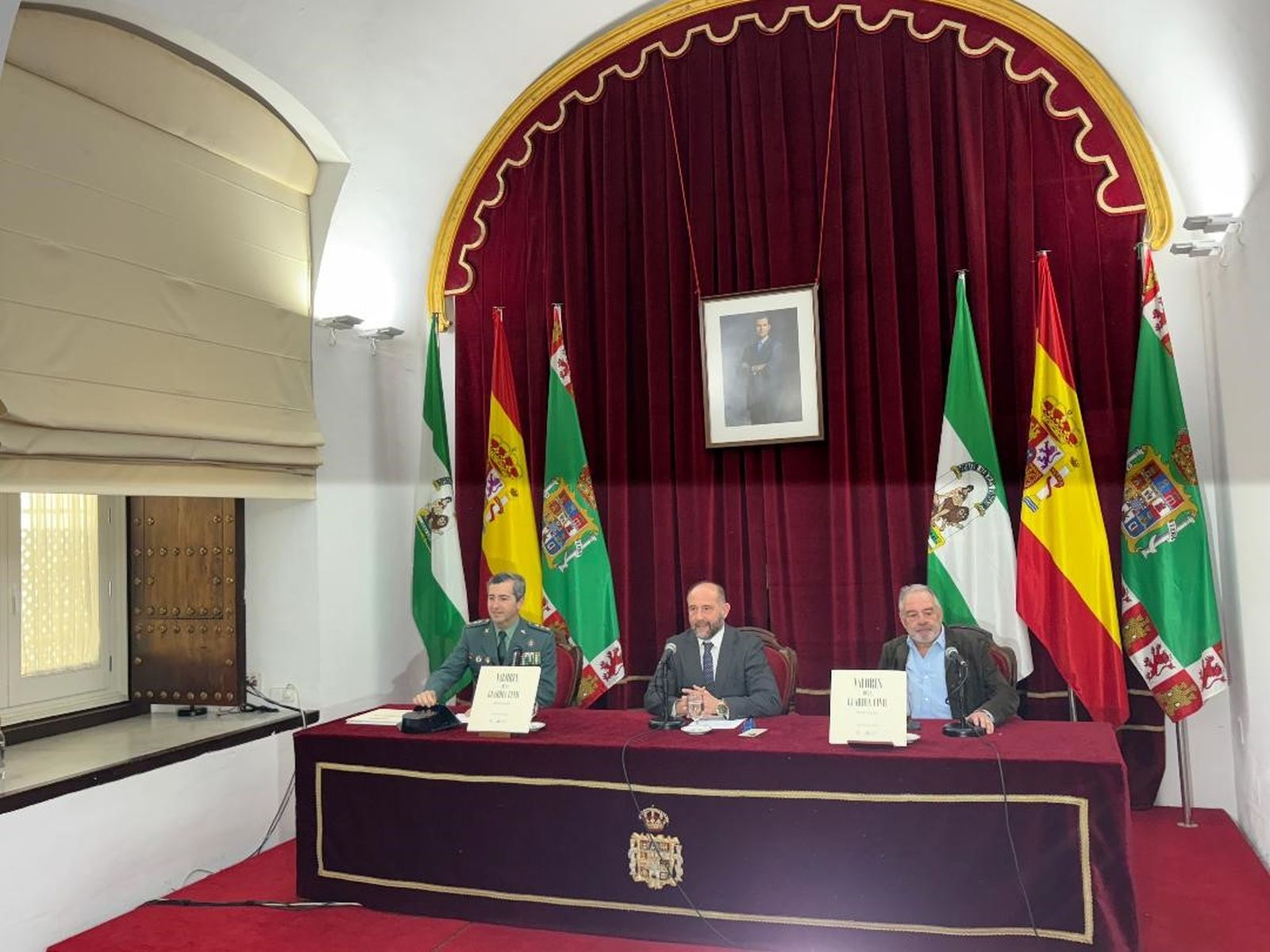 El Coronel Jefe de la Guardia Civil, Luis Martín Velasco ; el vicepresidente de la Diputación de Cádiz, Juan José Otiz, y  Francisco Magallón.
