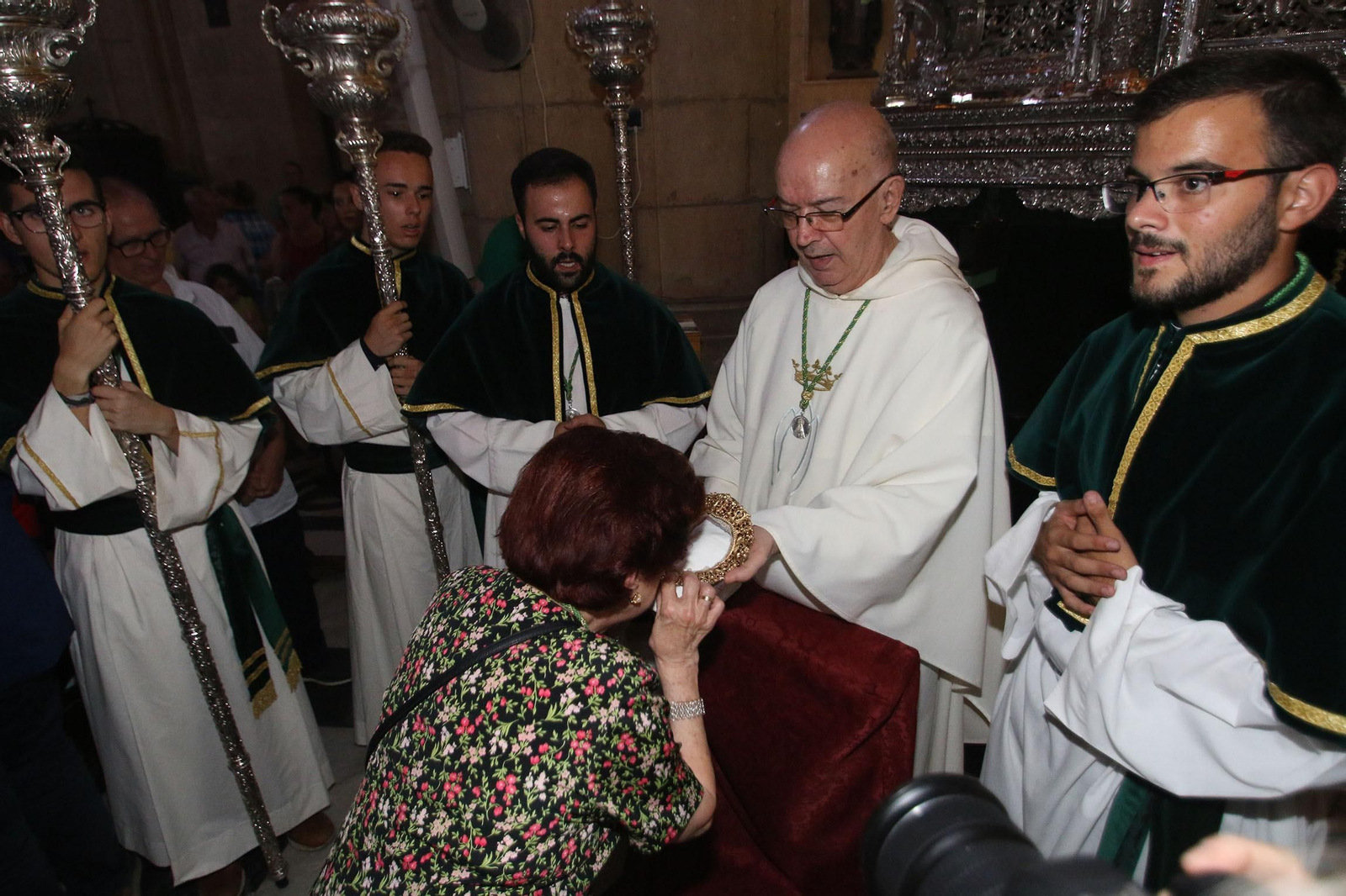 Fotogalería de la retirada de la Virgen del Mar para su restauración