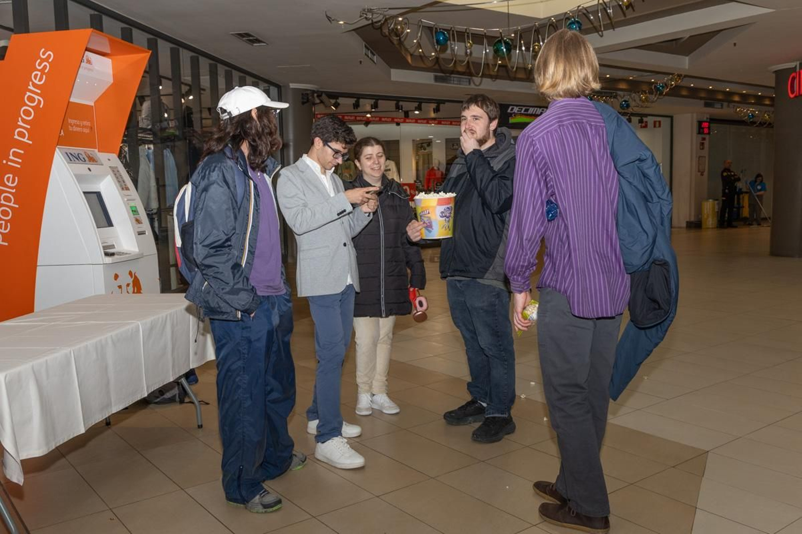 Estreno de la película 'La sombra del quebrantahuesos', de Luisje Moyano