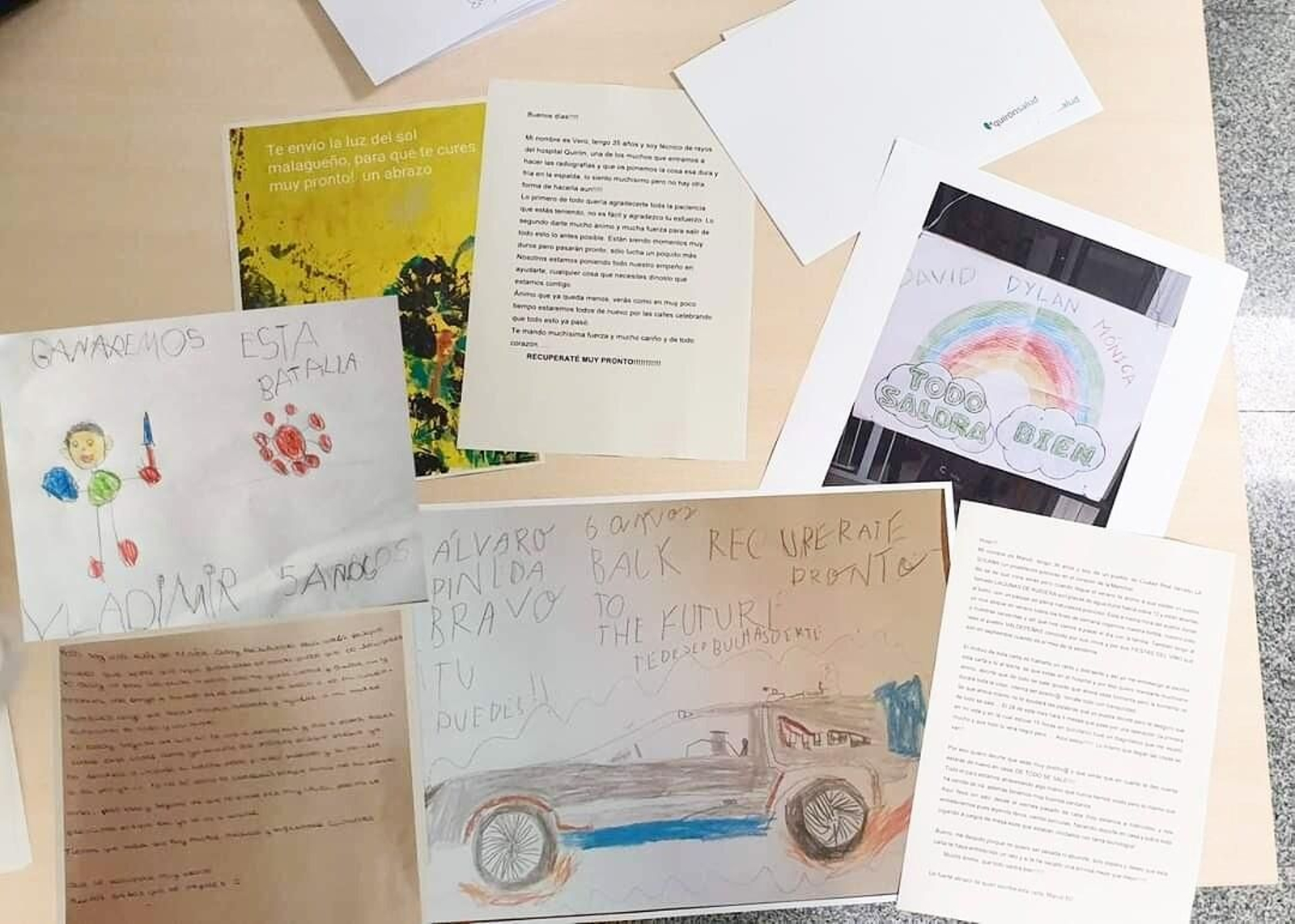 Algunas de las cartas que han recibido los pacientes del hospital QuirónSalud de Málaga.