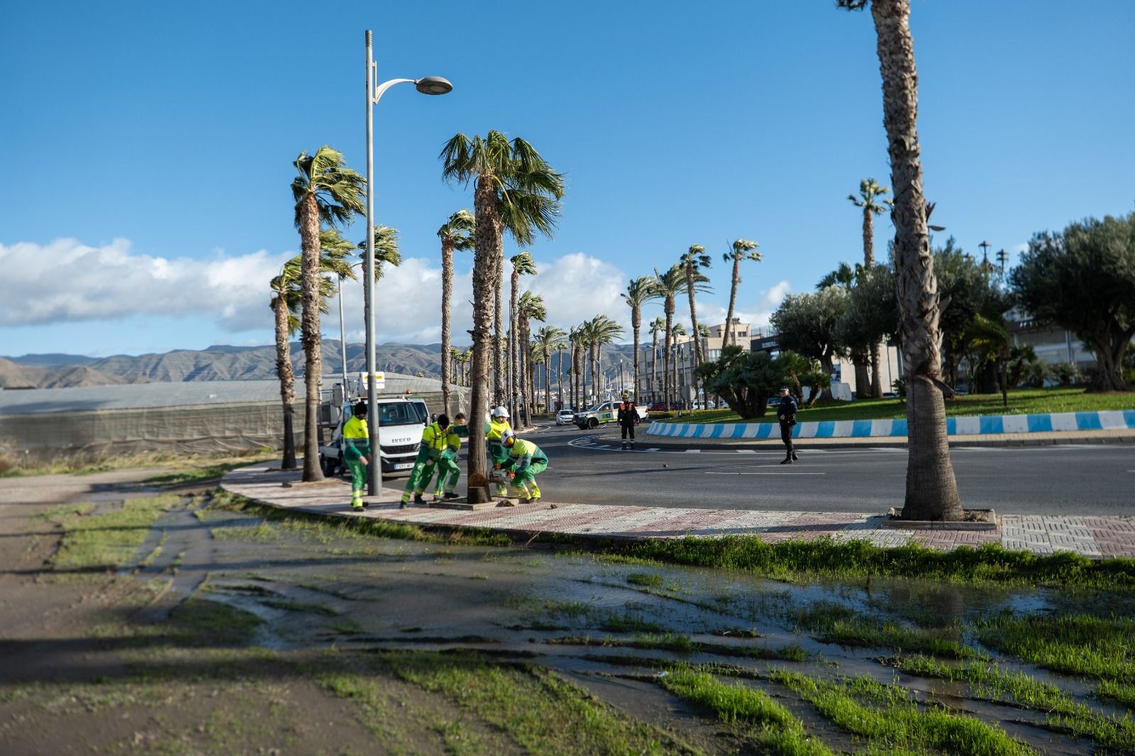 Roquetas planta cara a la borrasca Leonardo: un despliegue humano y técnico frente al temporal