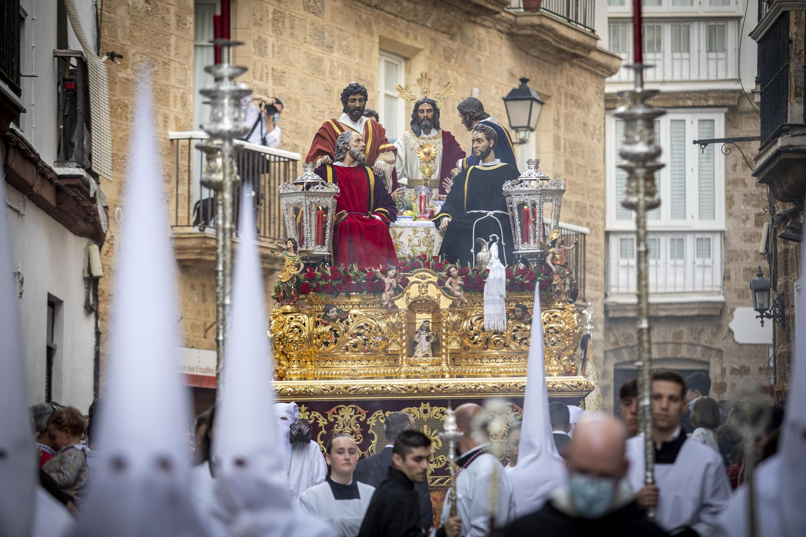El paso de la Sagrada Cena por la calle Sopranis.