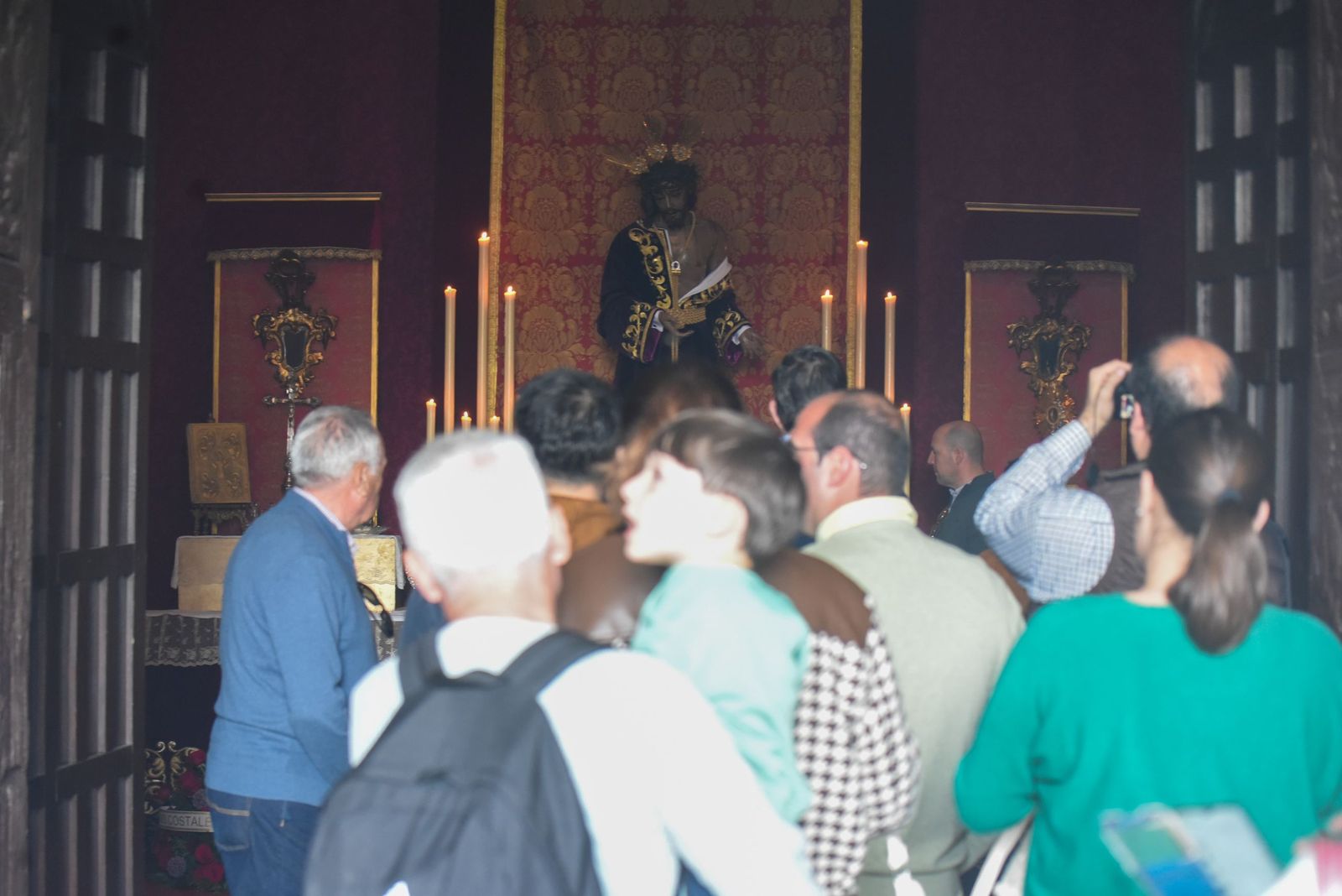 Las fotos del solemne besapiés del Señor de la Humildad y Paciencia de Córdoba