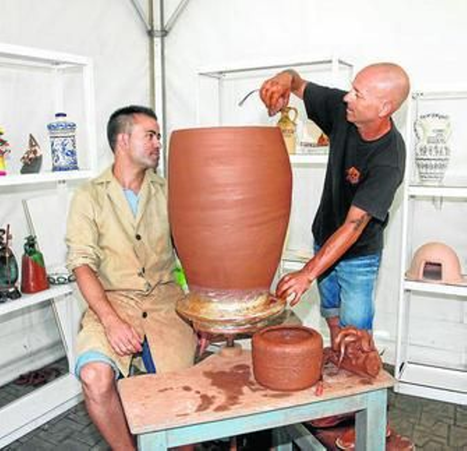 En estos puestos de la Rambla pueden encontrarse las mejores piezas de cerámica.