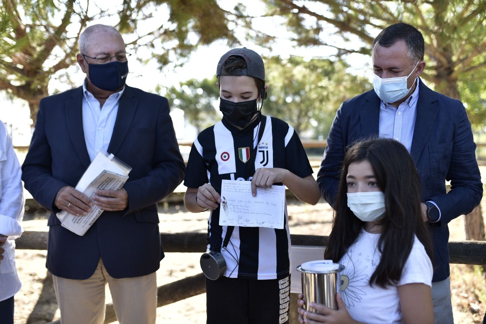 Lasa, encaraga de la capsula, junto a Antonio de la Vega y José Enrique Borrallo