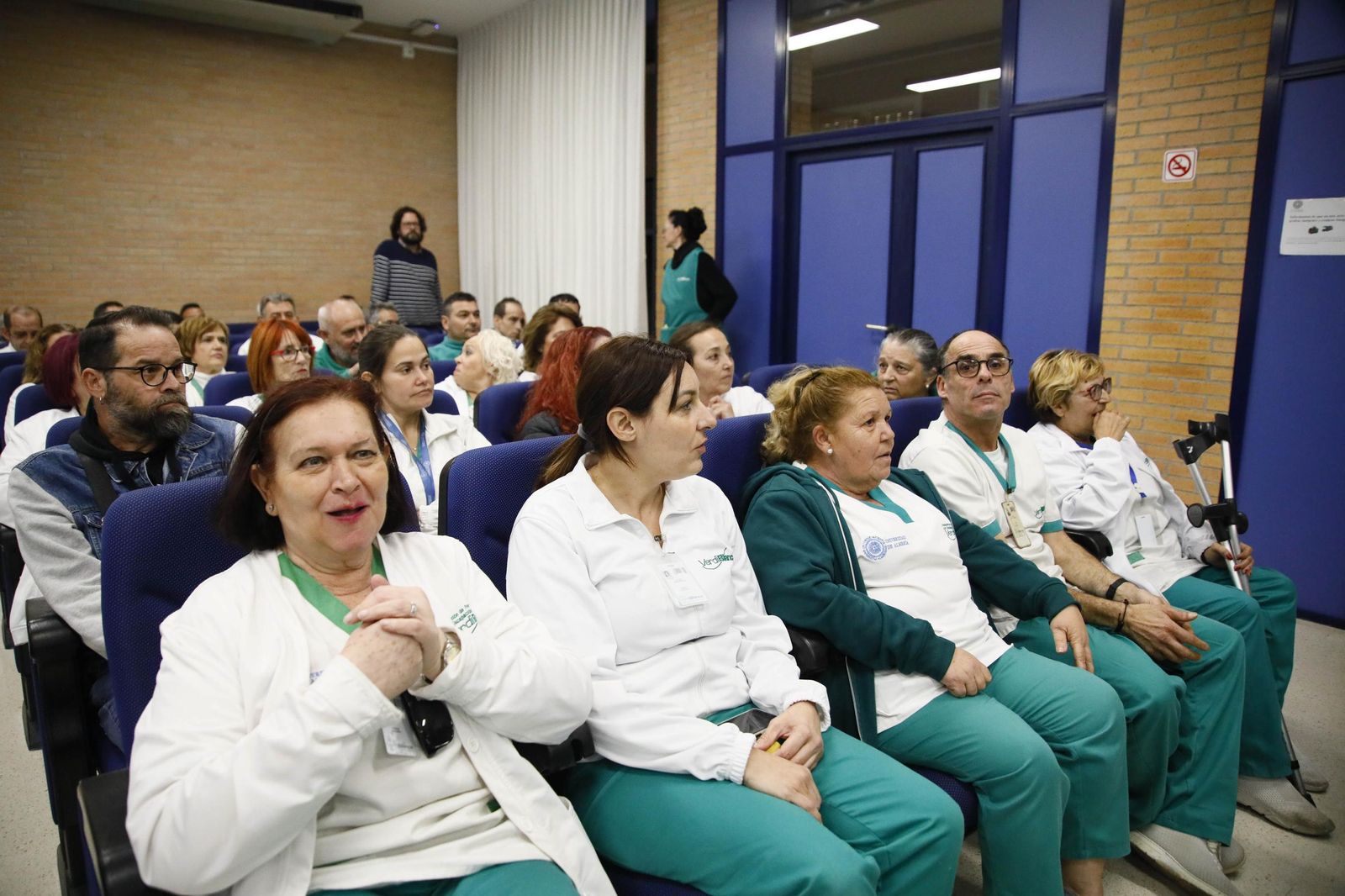 Imágenes de la enterga de certificado de profesionalidad de limpieza de superficies y mobiliarios de VerdiBlanca en la Universidad de Almería