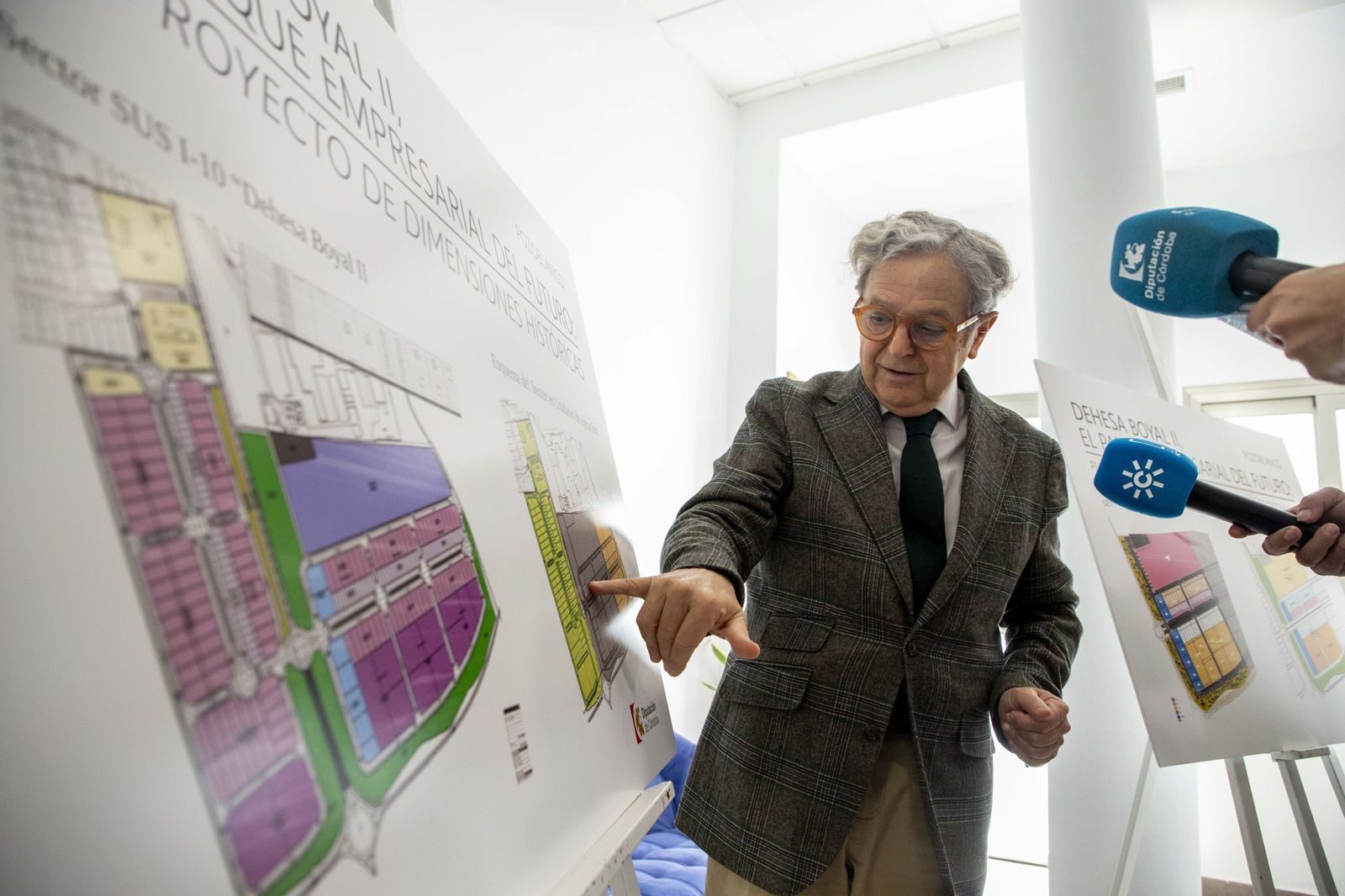 El presidente de la Diputación, Salvador Fuentes, presenta el proyecto del polígono Dehesa Boyal II.