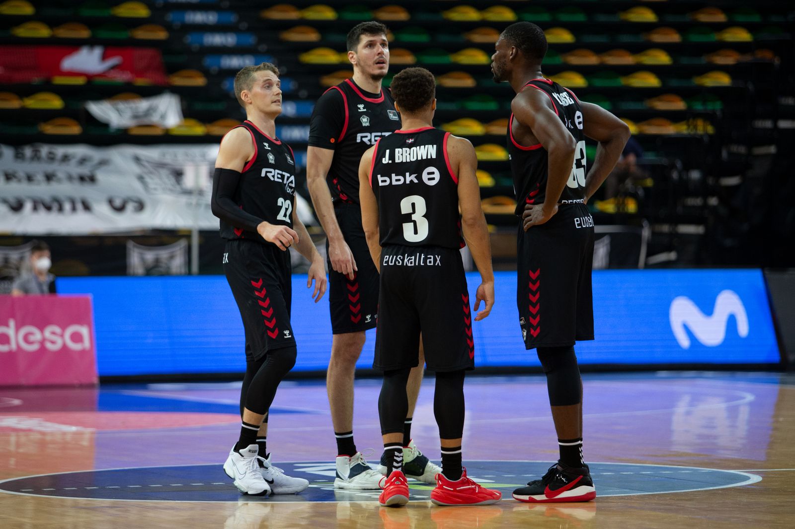 Hakanson, Huskic, Brown y Kingsley dialogan en MIribilla.