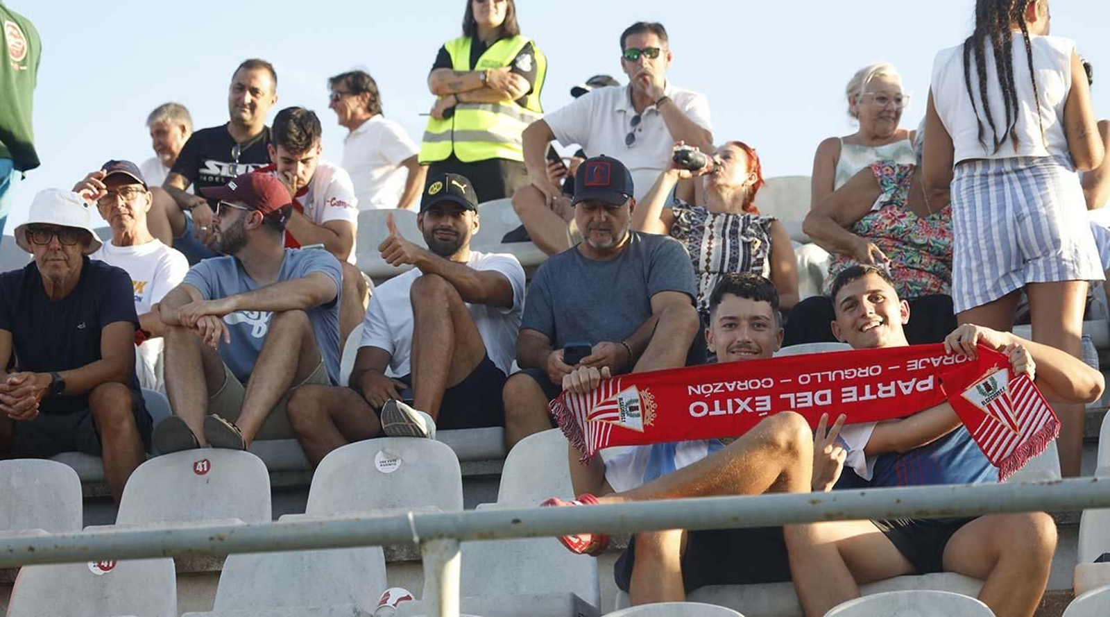 Búscate entre los aficionados del Algeciras CF - Sevilla Atlético en el Nuevo Mirador