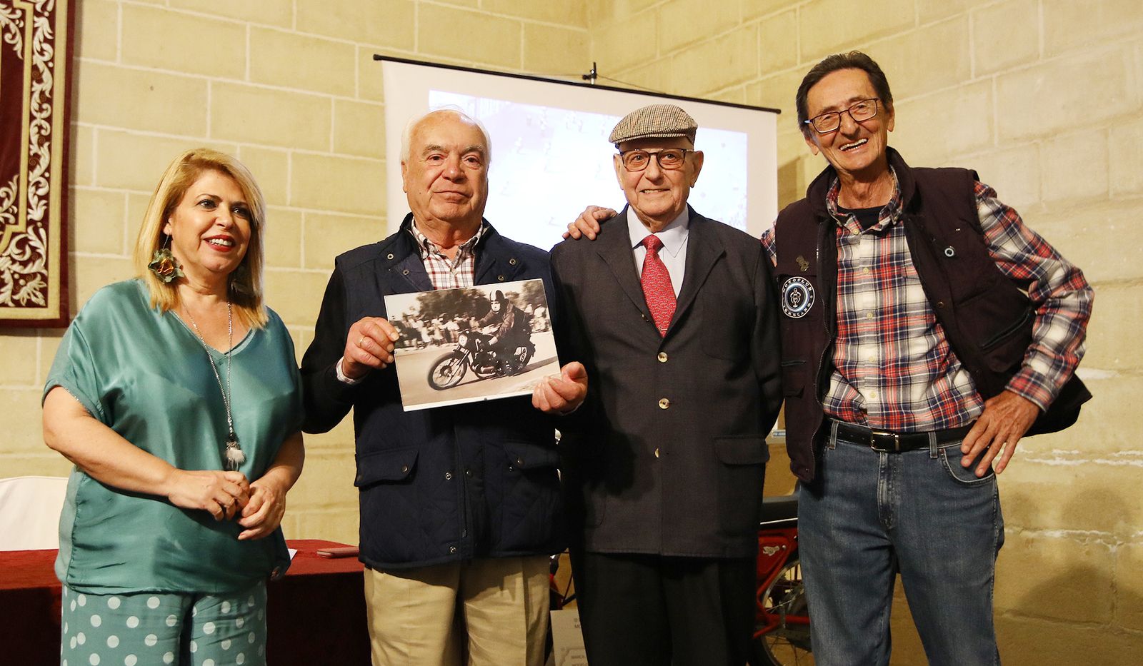 Imágenes de la ' Exposición de Motos Clásicas' en los Claustros