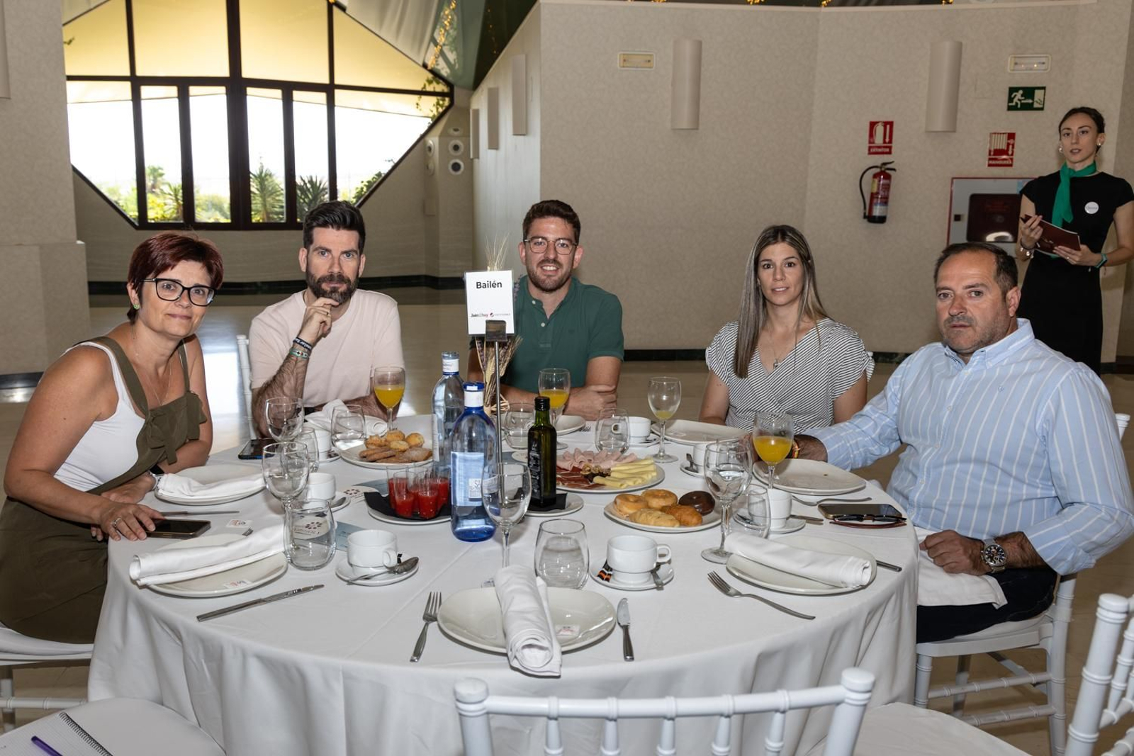 La sociedad jiennnese ha acompañado al Grupo Joly en su desayuno con la consejera.