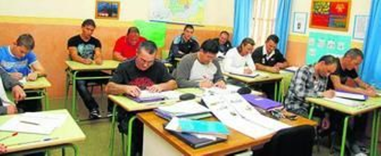 Un aula del CEPER Alfonso Muriel, dentro de la prisión Sevilla I, donde los alumnos aprenden la formación básica.