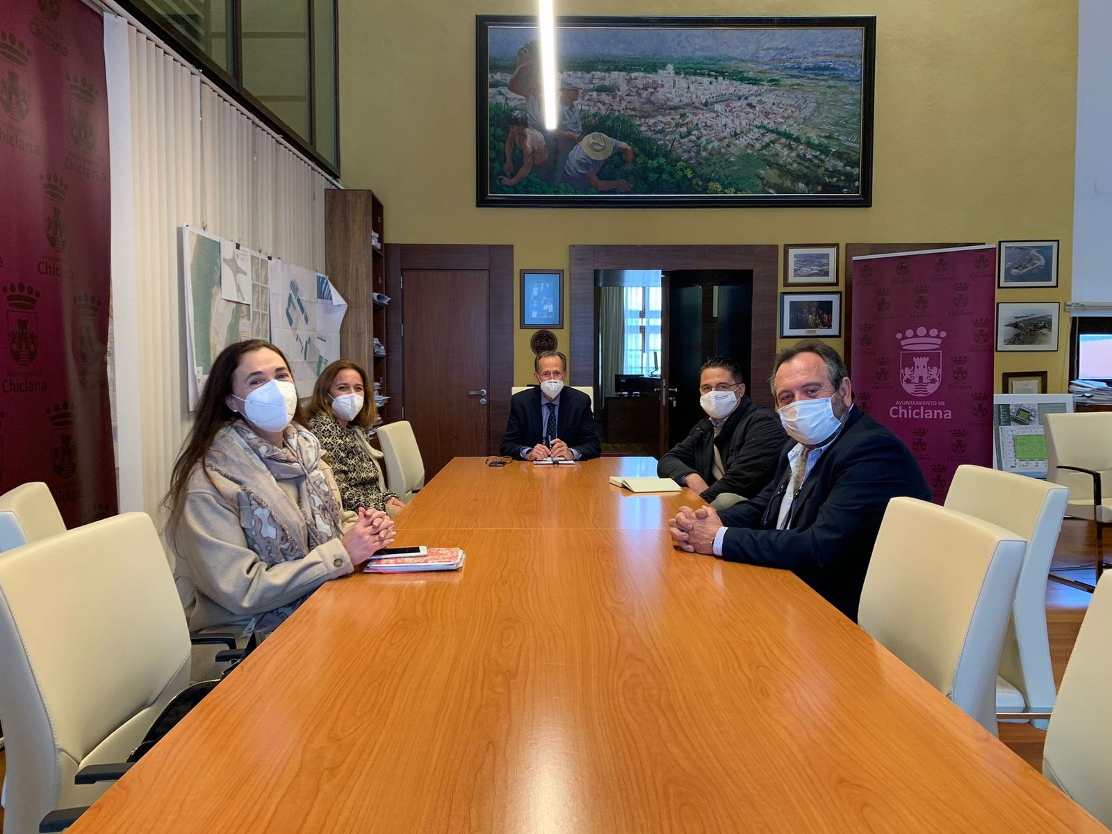 Encuentro mantenido en Alcaldía por parte de los representantes municipales y del sector inmobiliario.