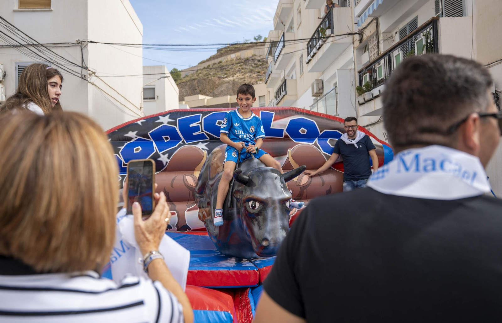 Las imágenes del taller de toros para niños y toro mecánico en Macael