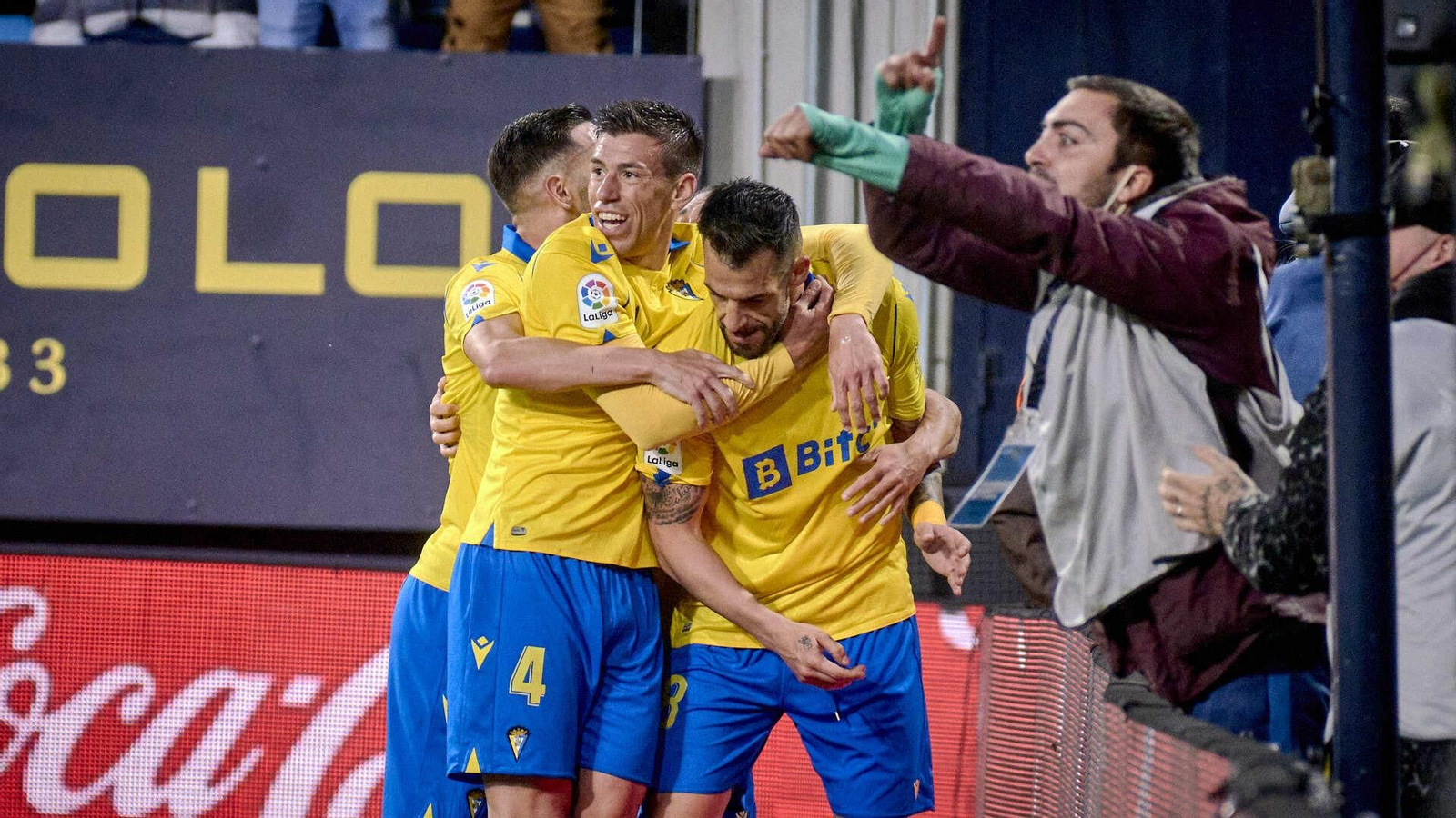Partido de fútbol entre el Cádiz CF y el Getafe CF.