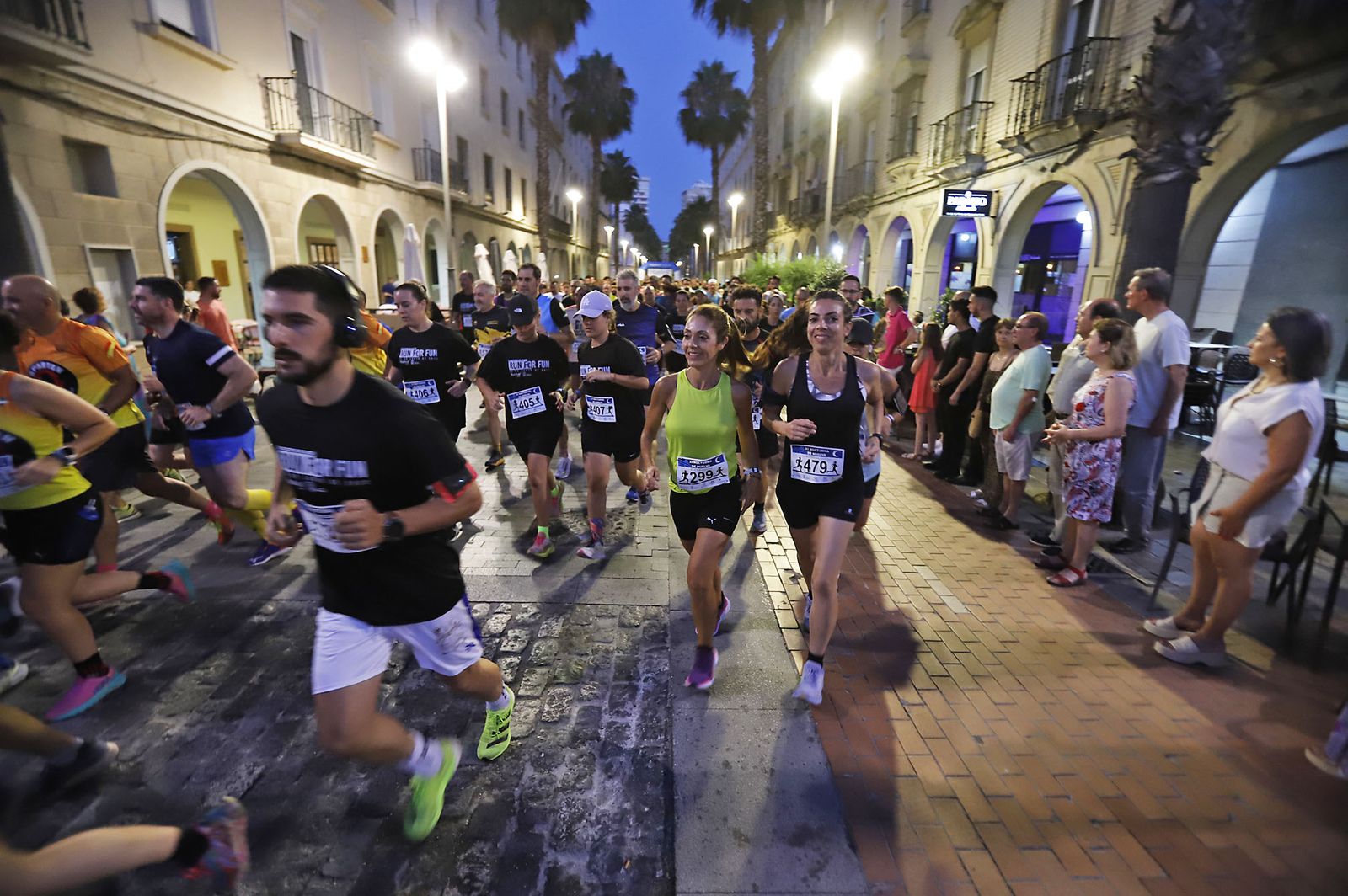 Imágenes de la Carrera Nocturna de Huelva