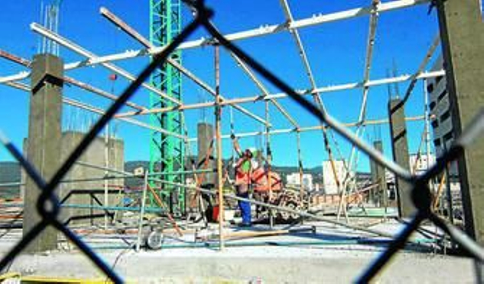 Bloque de viviendas en construcción en la zona de Turruñuelos.