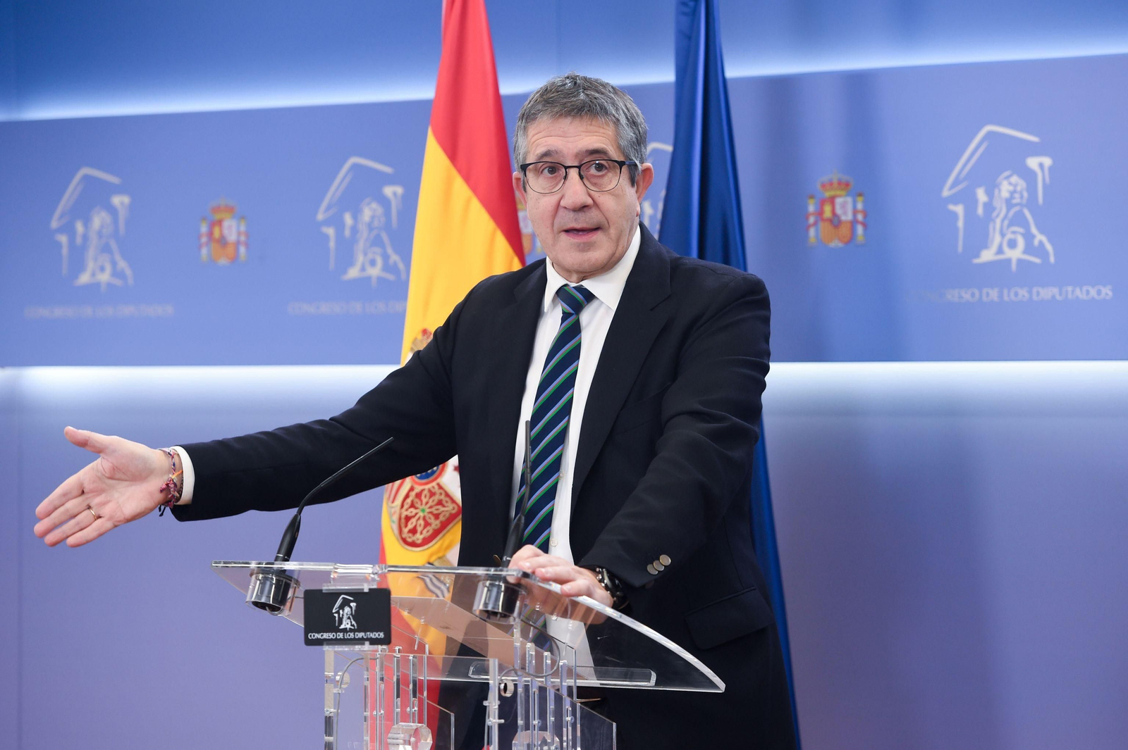 El portavoz del PSOE en el Congreso, Patxi  López, interviene durante una rueda de prensa posterior a la Junta de Portavoces.