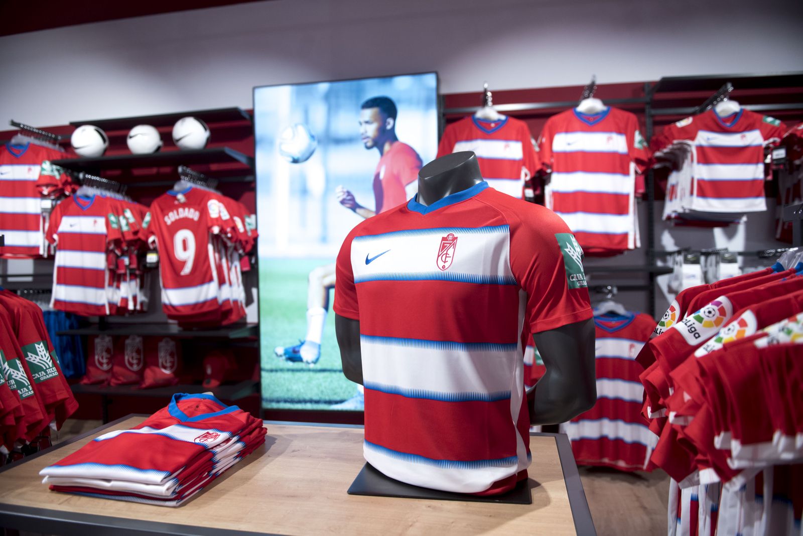 El Granada CF estrena su tienda Nike