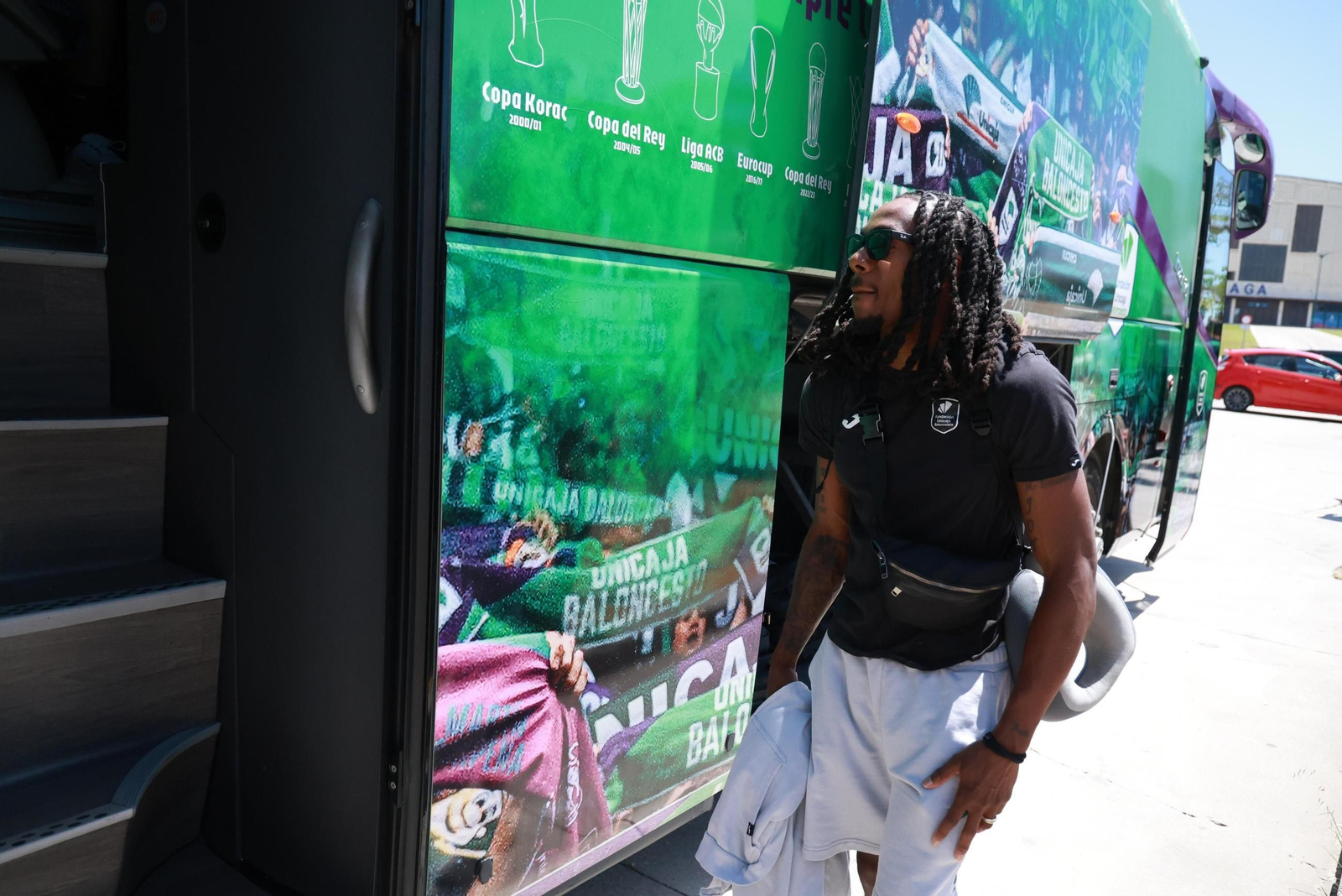 La salida del Unicaja a la Final Four de Atenas, en fotos