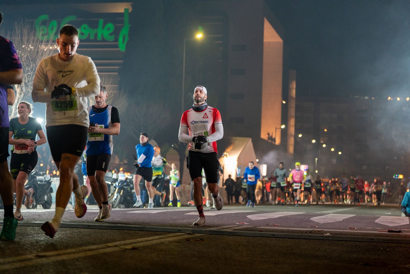En imágenes: búscate en tu llegada a meta de la Carrera de San Antón 2026 (7)
