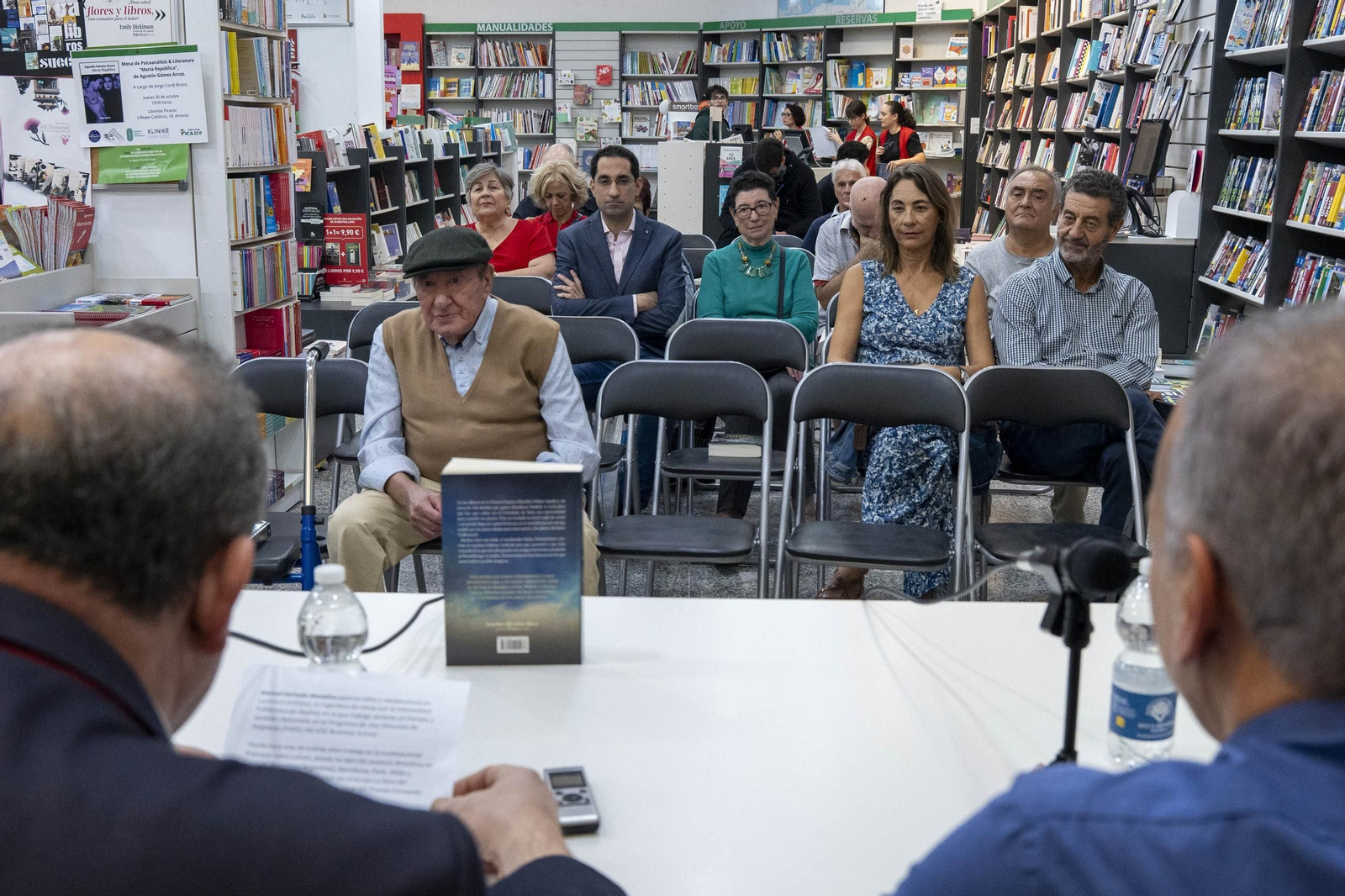 La presentación en Almería de la novela escrita por Manuel Hurtado, en imágenes