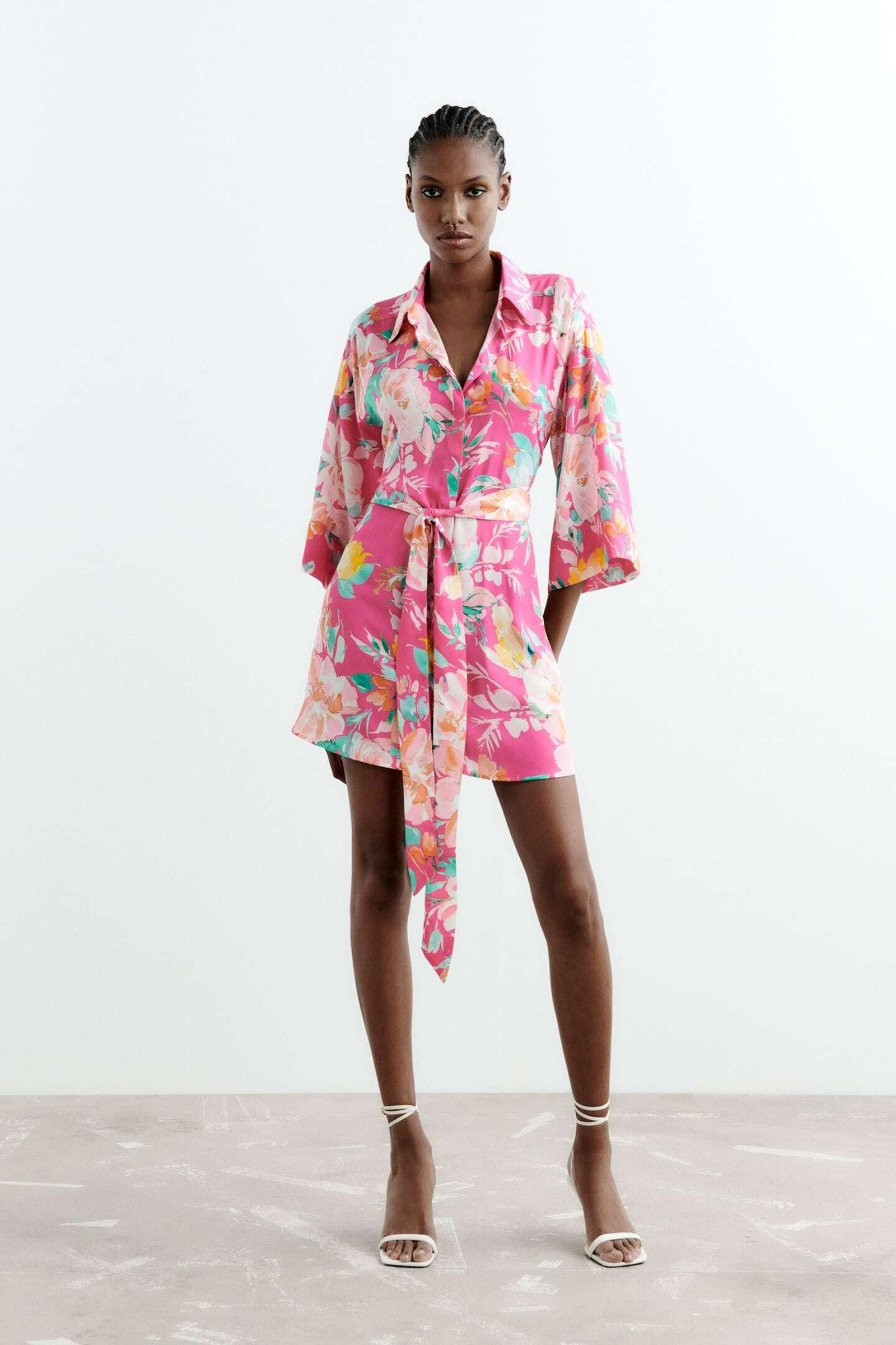 Vestido camisero de Zara.