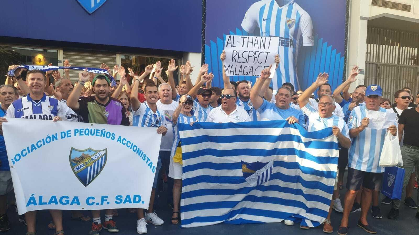 La manifestación contra el jeque Al-Thani en Málaga, en fotos