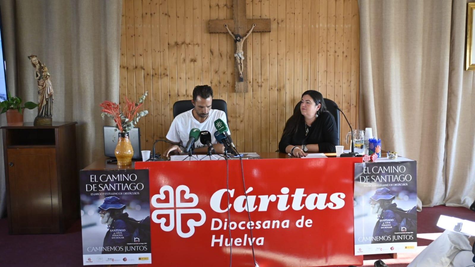 José Manuel Gómez, responsable del centro de personas sin hogar en Cáritas y María Macías, directora de Cáritas Diocesana. José Manuel Gómez, responsable del centro de personas sin hogar en Cáritas y María Macías, directora de Cáritas Diocesana.