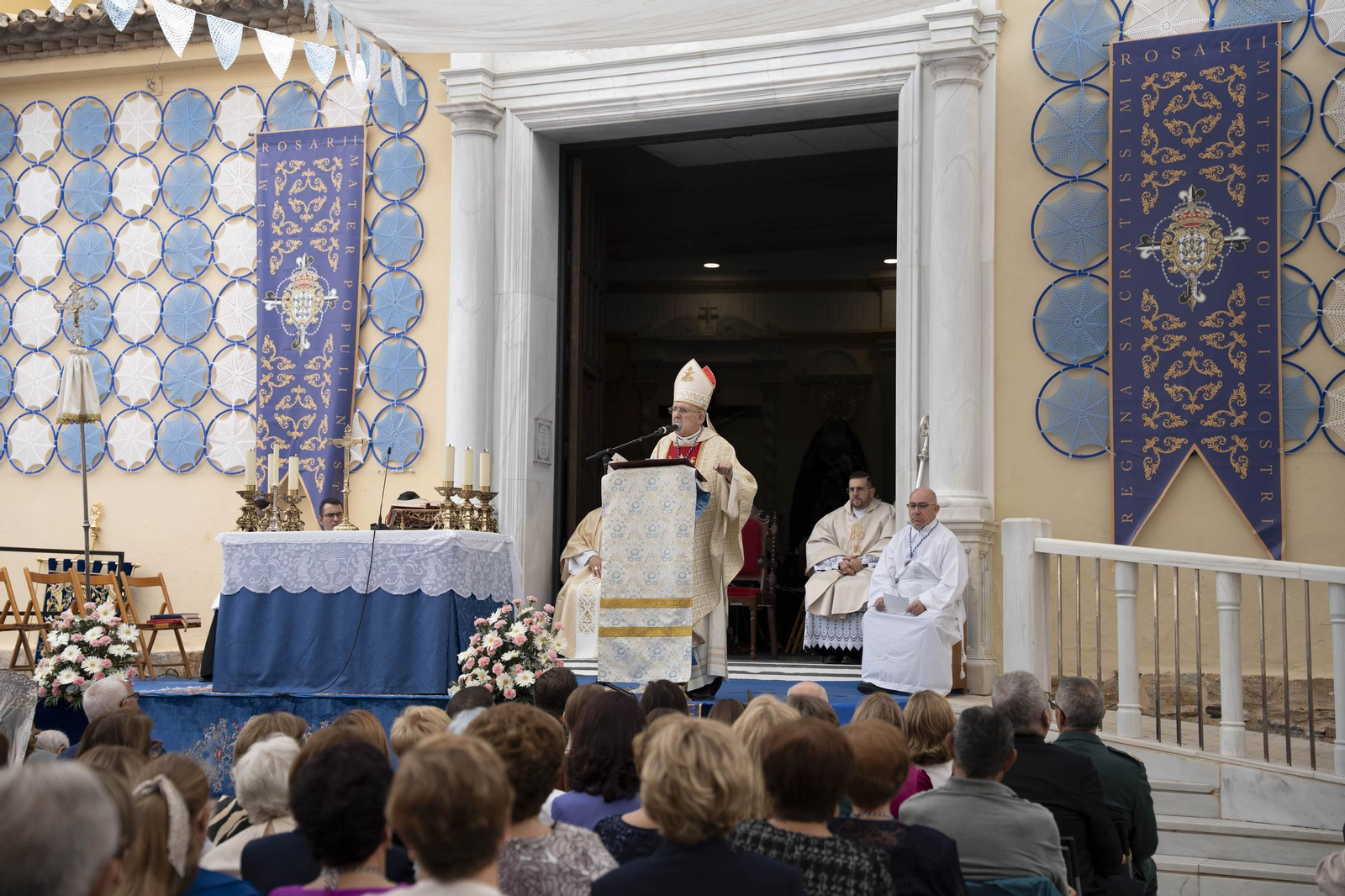 Las imágenes de la misa y procesión en Macael por las fiestas en honor a Nuestra Señora del Rosario