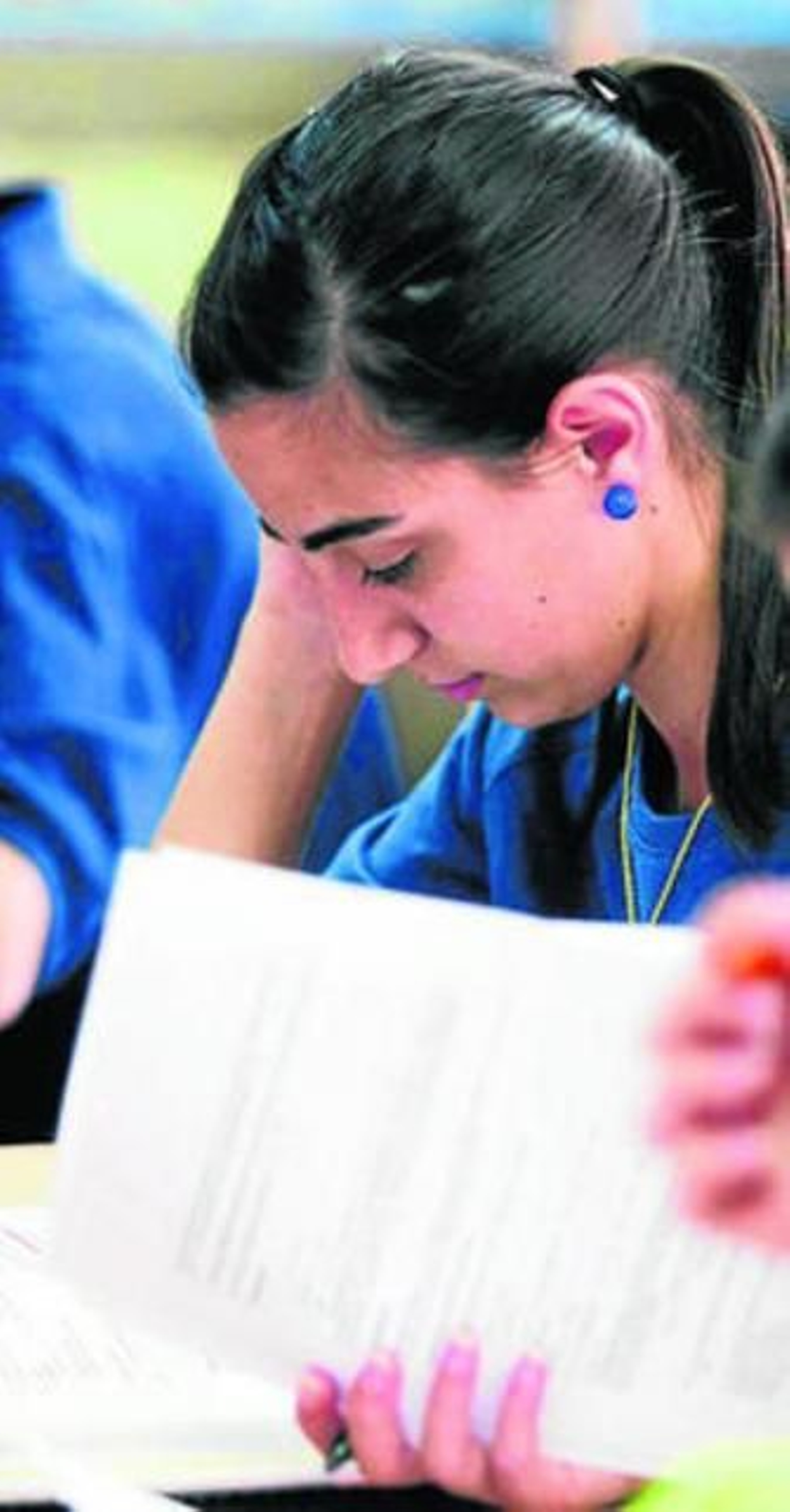 Las becas para estudiar se pueden solicitar en la web del Ministerio.