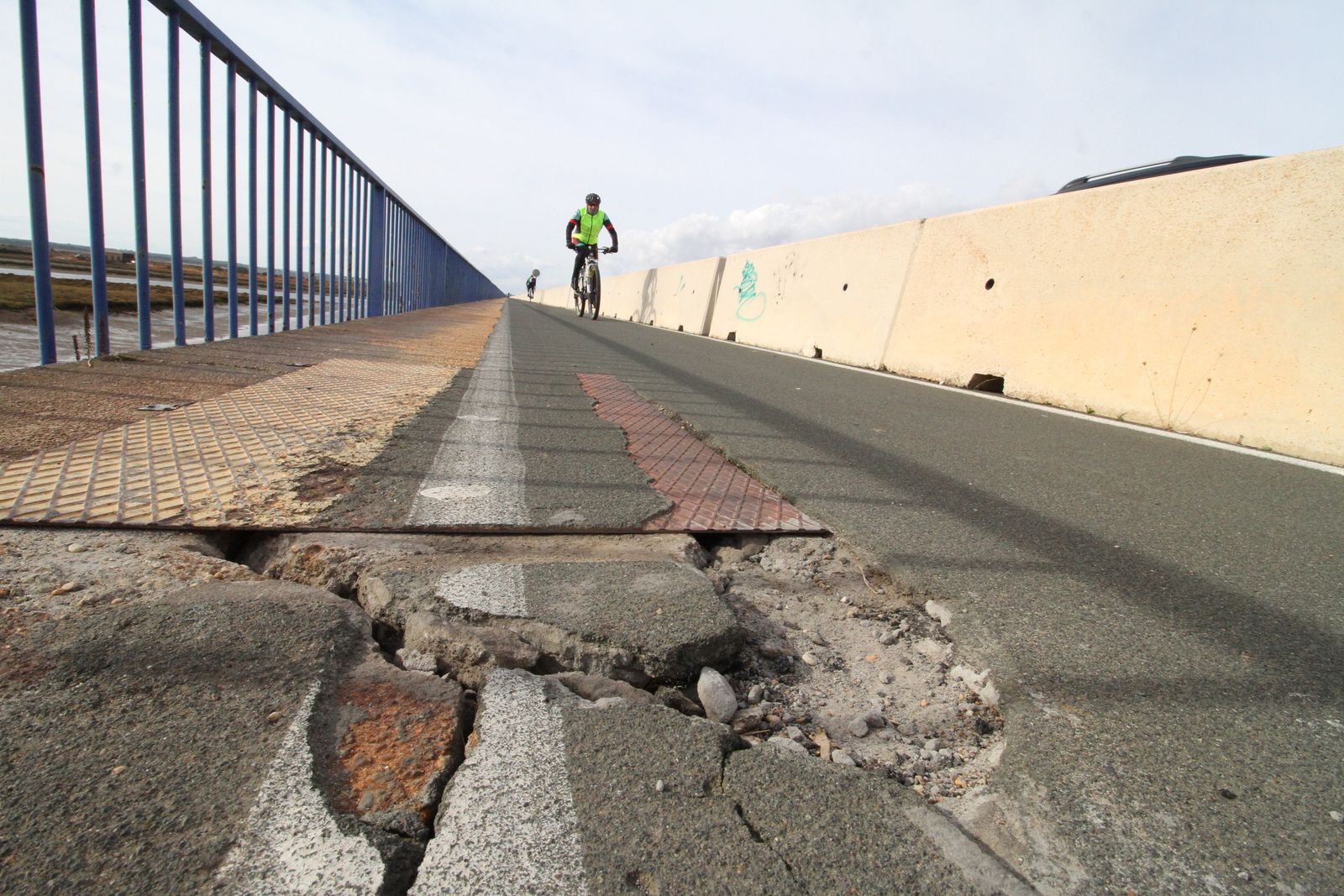 Imágenes del mal estado del puente Sifón.