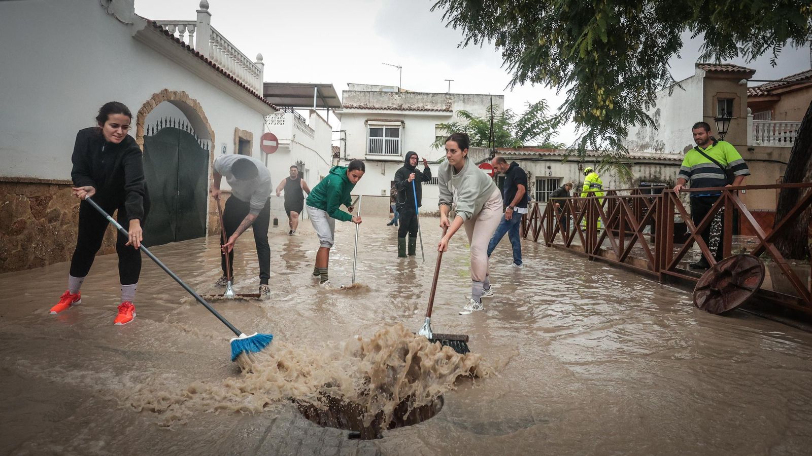 Imágenes del paso de la Dana, inundaciones, destrozos y caos por todo Jerez
