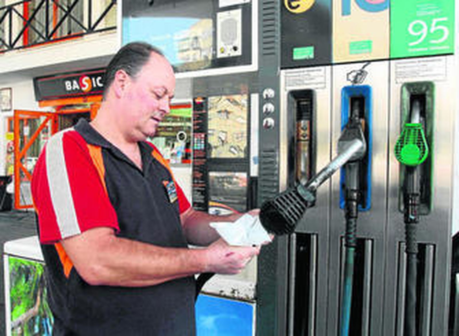 Antonio Ibáñez, trabajador de la estación de servicio Villarejo en Granada.