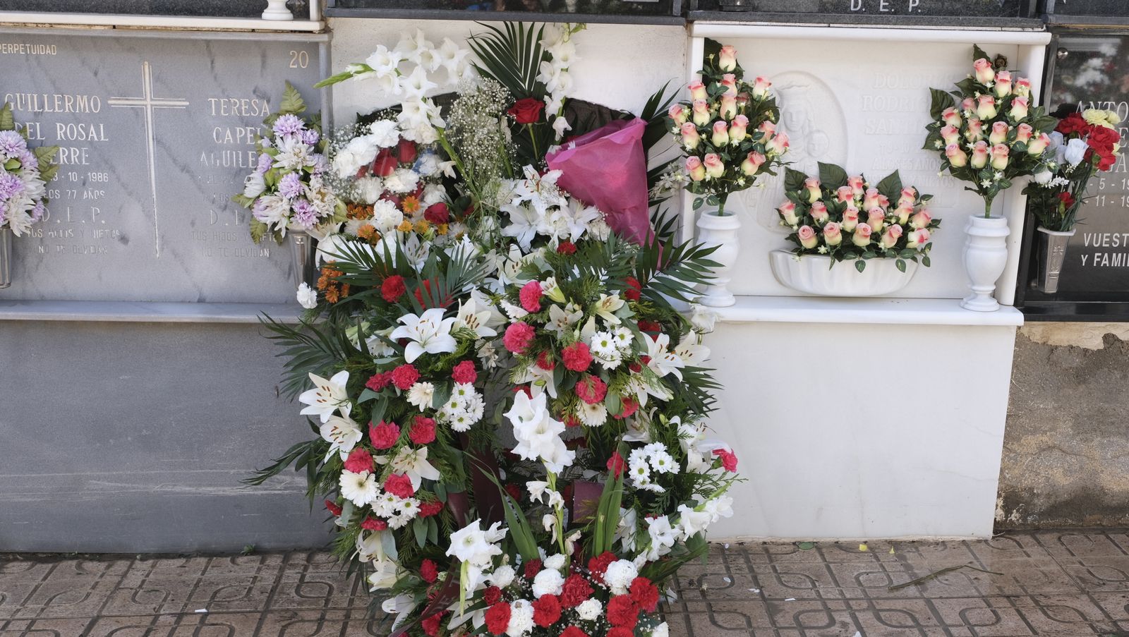 Imágenes del Día de Todos los Santos en el Cementerio de San José de Almería