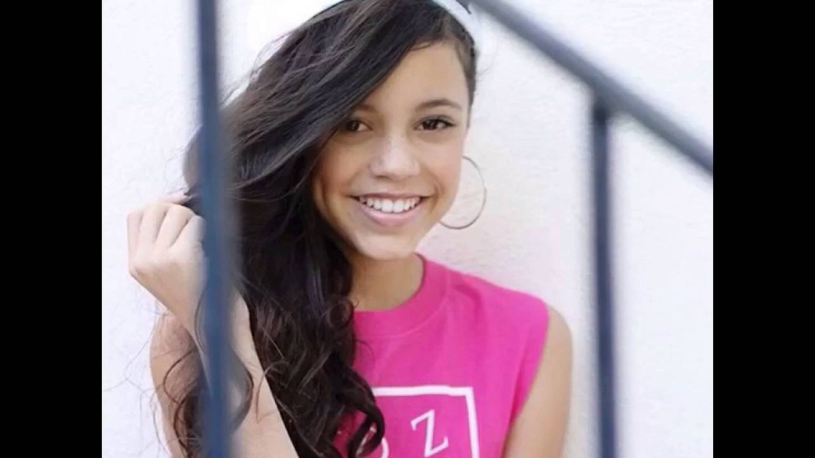 Jenna Ortega en uno de sus vídeos promocionales.