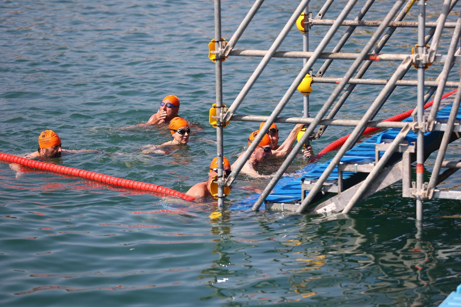 La Travesía a Nado del puerto de Málaga, en fotos