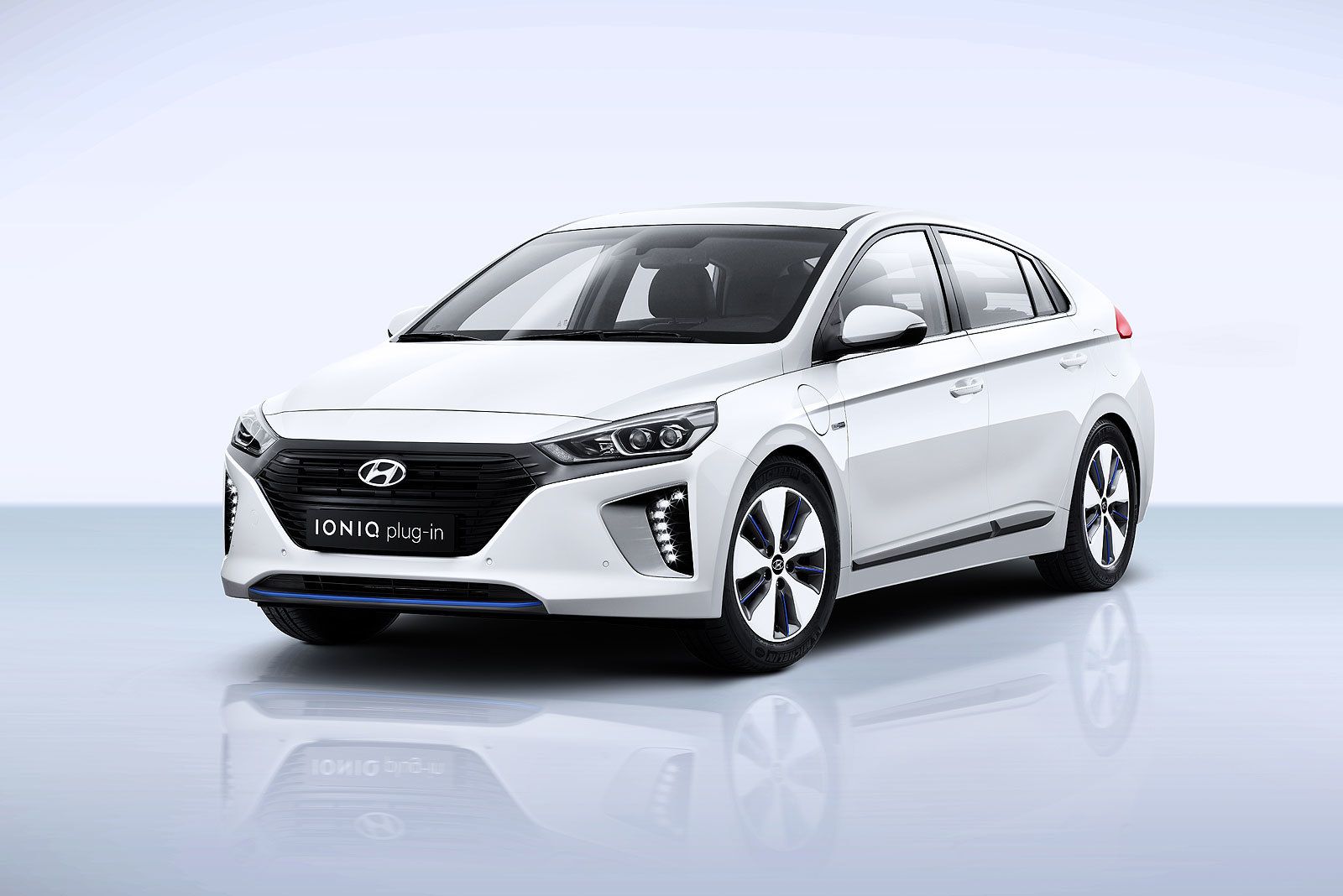 Puede circular en modo eléctrico hasta 63 kilómetros.