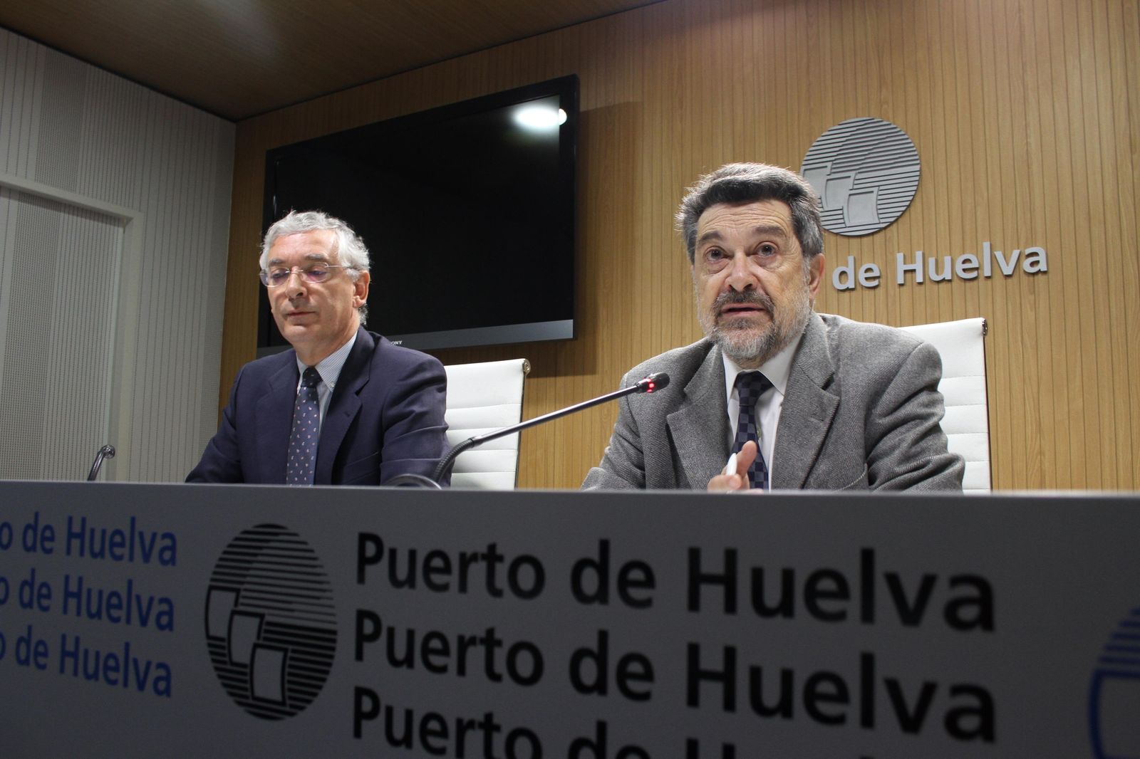 Javier Barrero, toda una vida ligado a la política onubense en imágenes