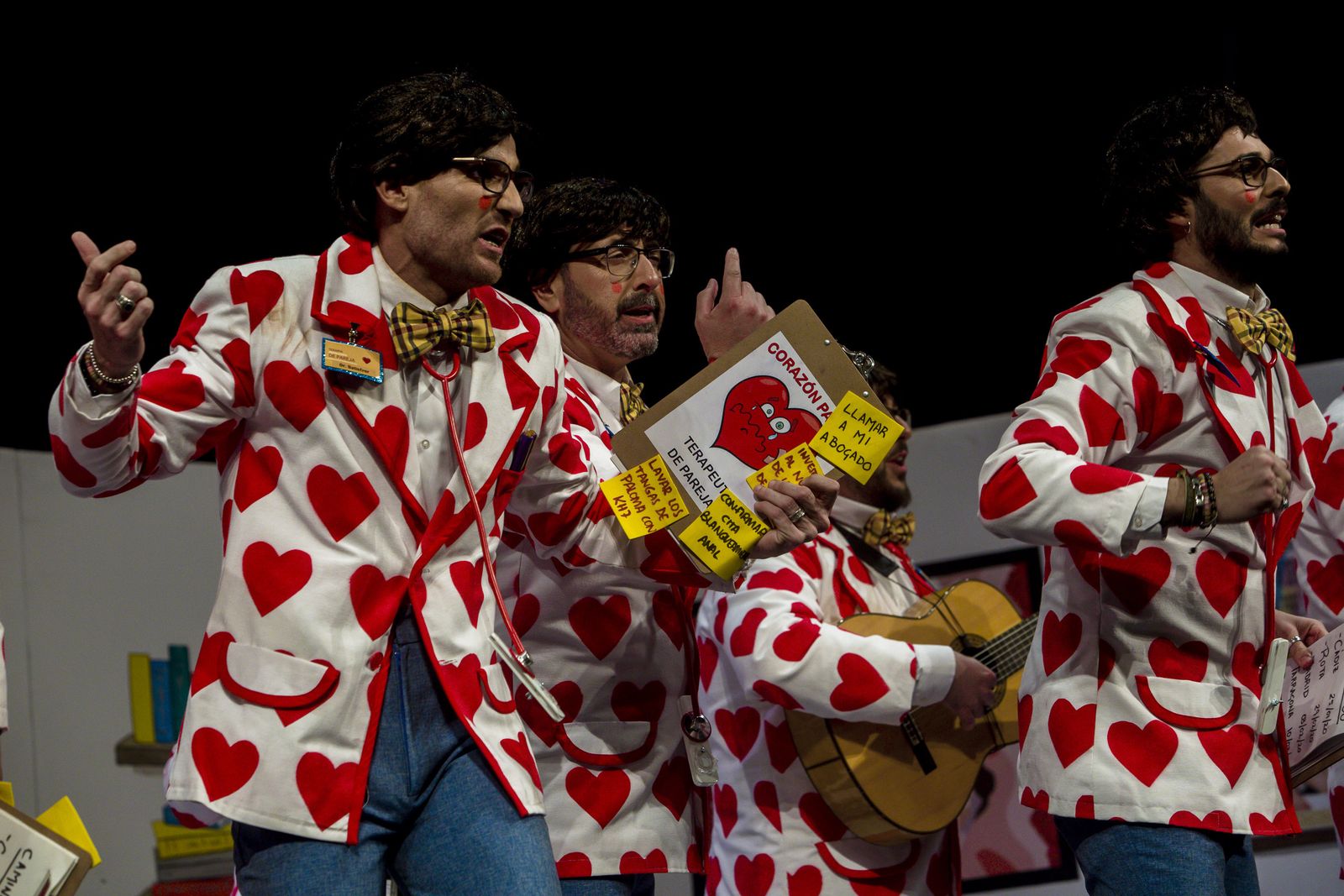 Chirigota Los del corazón partío