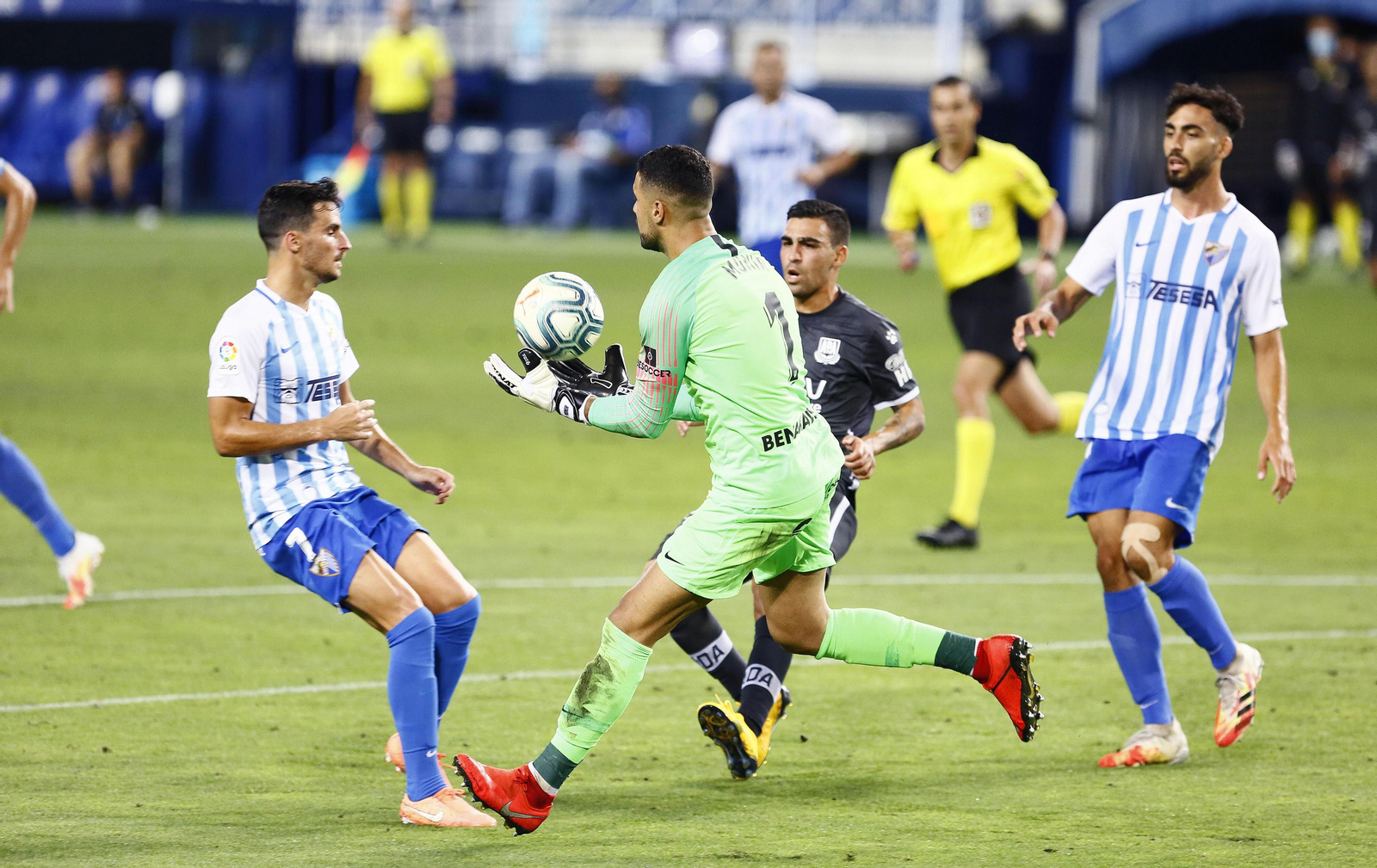Las fotos de la liberación del Málaga CF tras ganar al Alcorcón