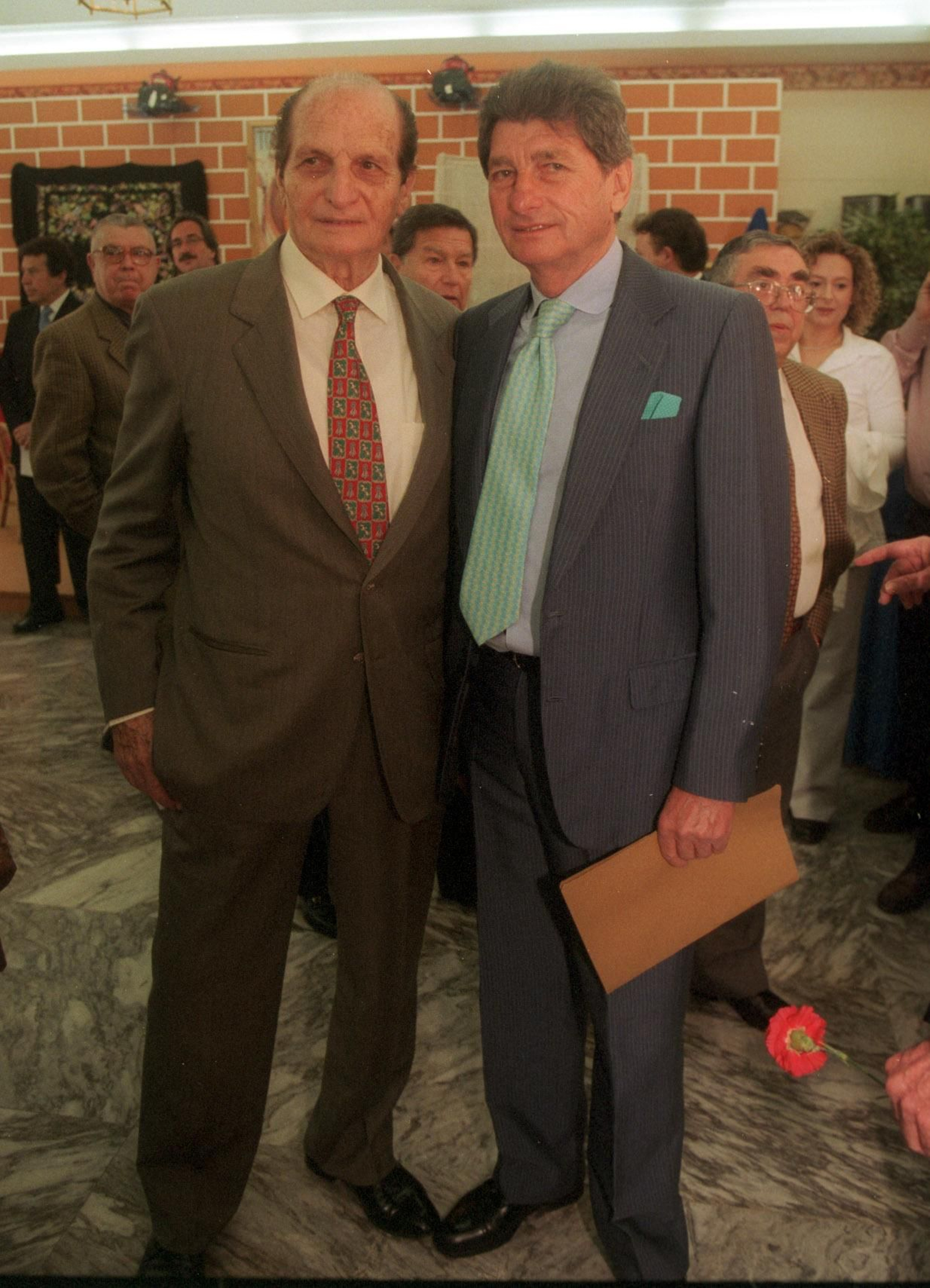 Con su hermano Rafael.