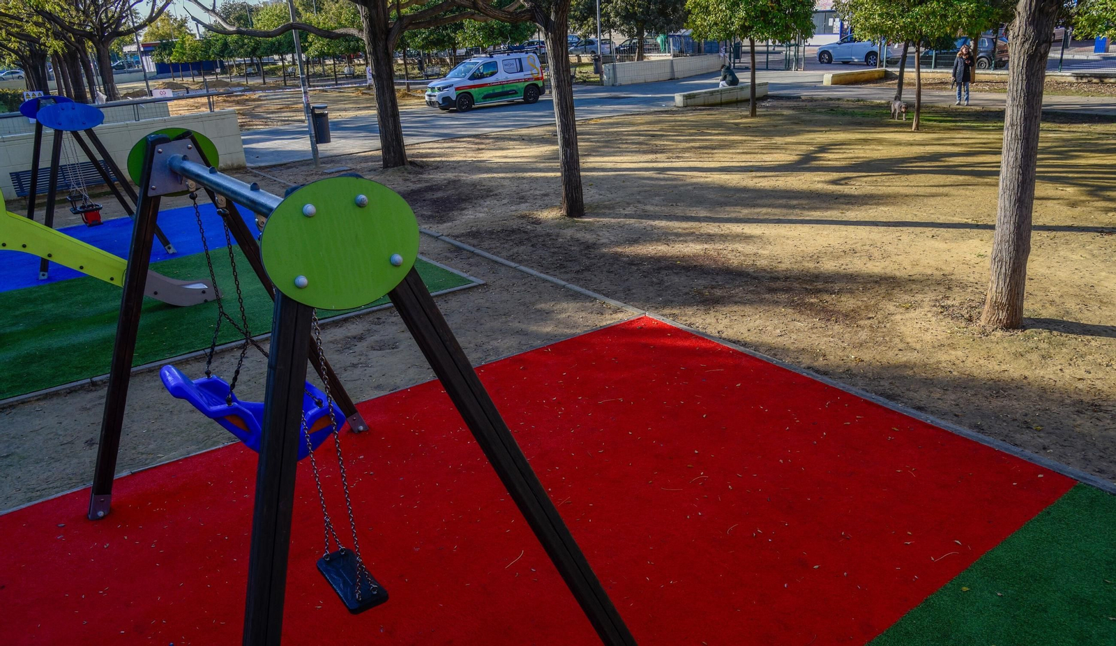 El parque infantil del Paseo de Europa afectado por el Metro en superficie proyectado por la Junta.