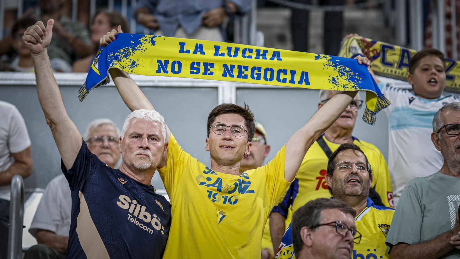 Búscate entre las fotos del partido de fútbol entre Cádiz CF y Real Zaragoza