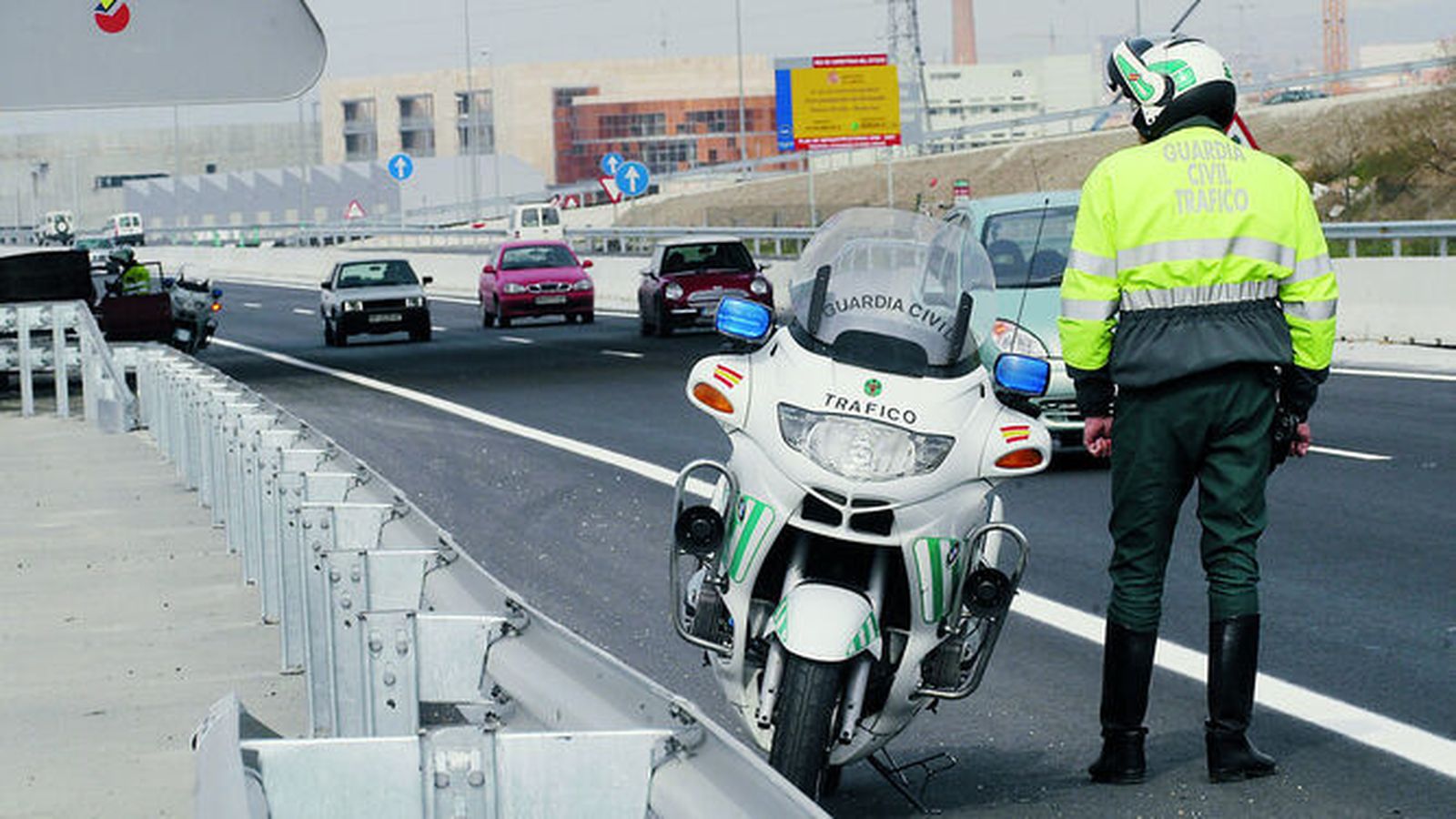 Una patrulla de la Guardia Civil, en pleno desarrollo de sus labores