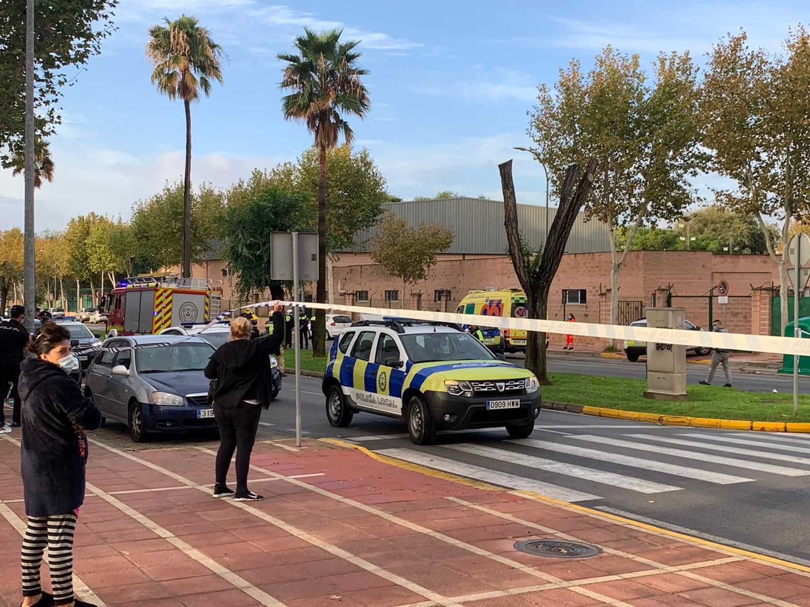 La Policía Local de Dos Hermanas, en el lugar del suceso.