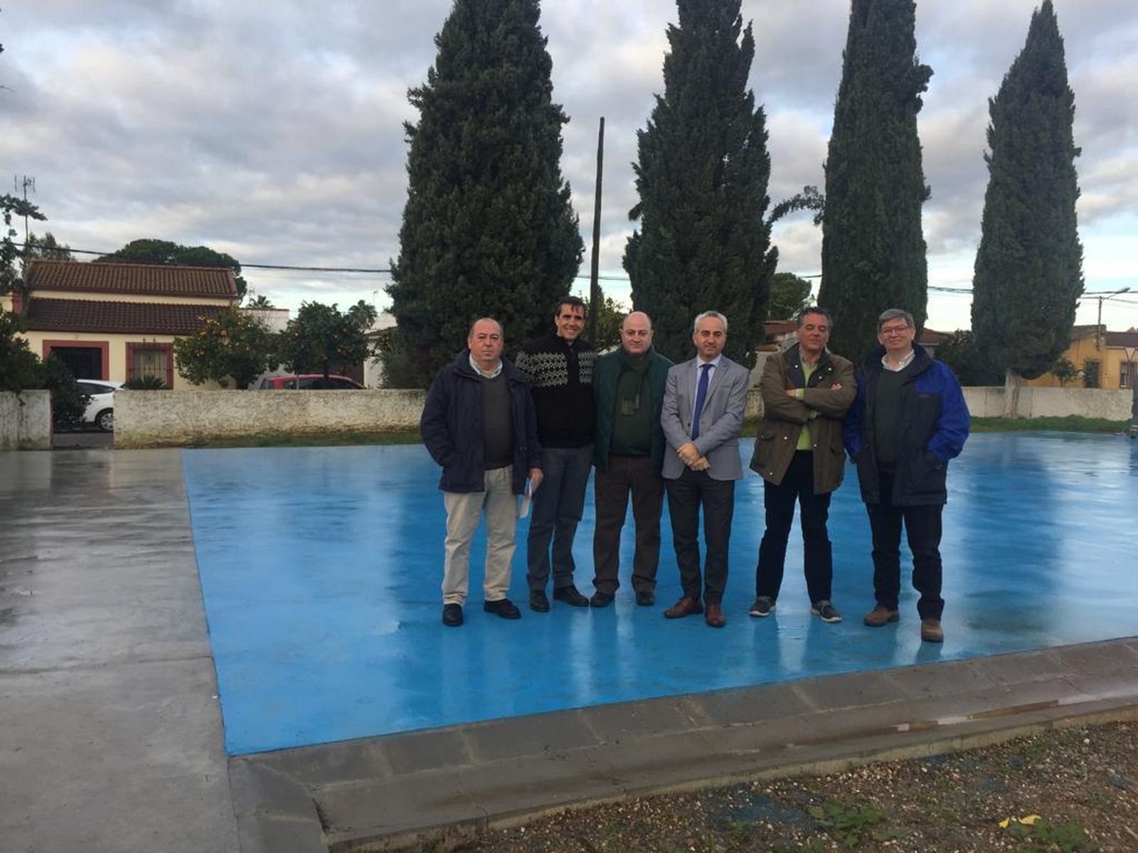 Dirigentes institucionales en la entrega de las obras