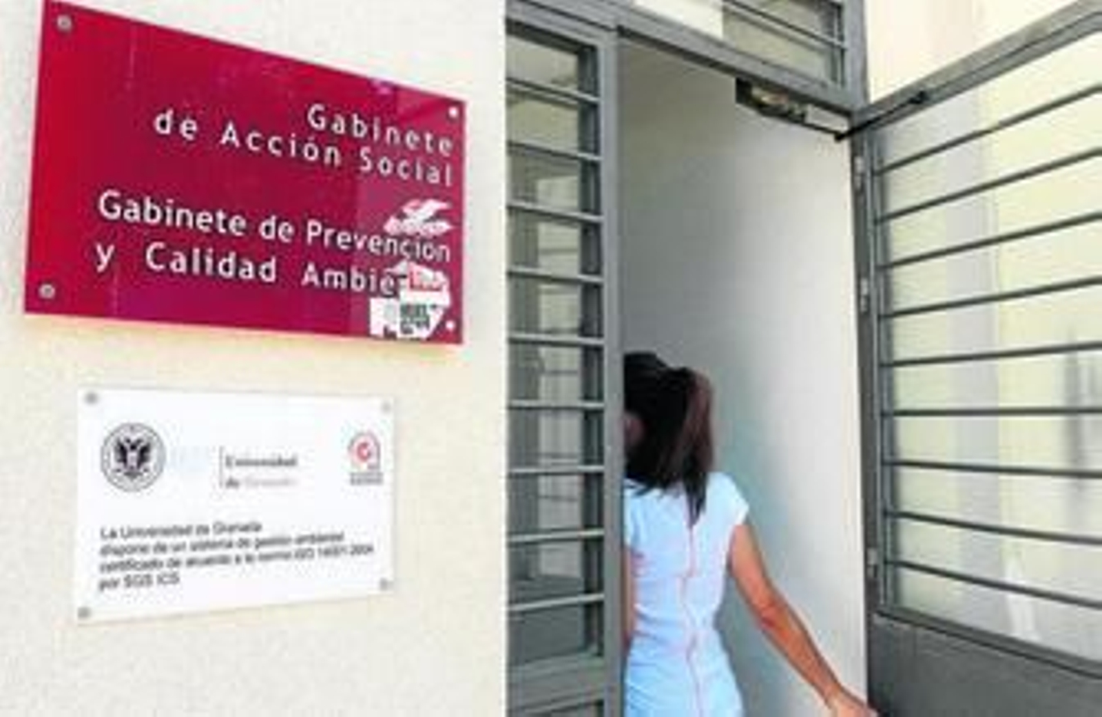 Una mujer entra en las dependencias del Gabinete de Prevención y Calidad Ambiental de la UGR, cuya sede está en el Hospital Real.