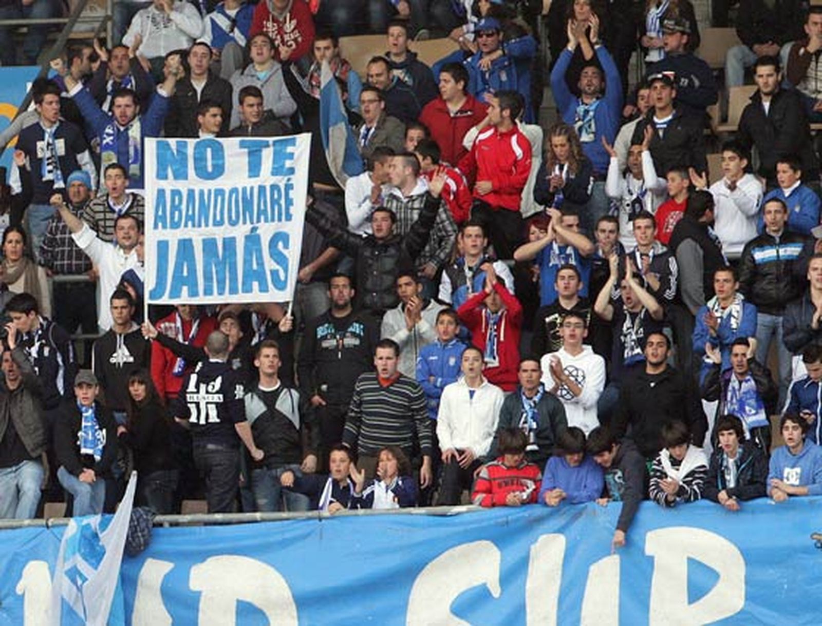 El Xerez se adelanta en el marcador pero la expulsión de Lombán abre el camino de la remontada del Córdoba que acaba ganando con facilidad 1 a 3

Foto: Miguel Angel Gonzalez